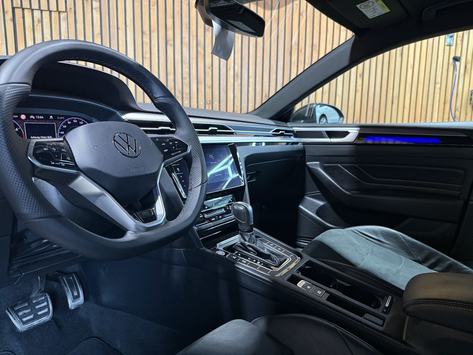 Fahrzeugabbildung Volkswagen Arteon SB.2,0 TSI R-Line *Navi*Kam*Virt*IQ*Pano