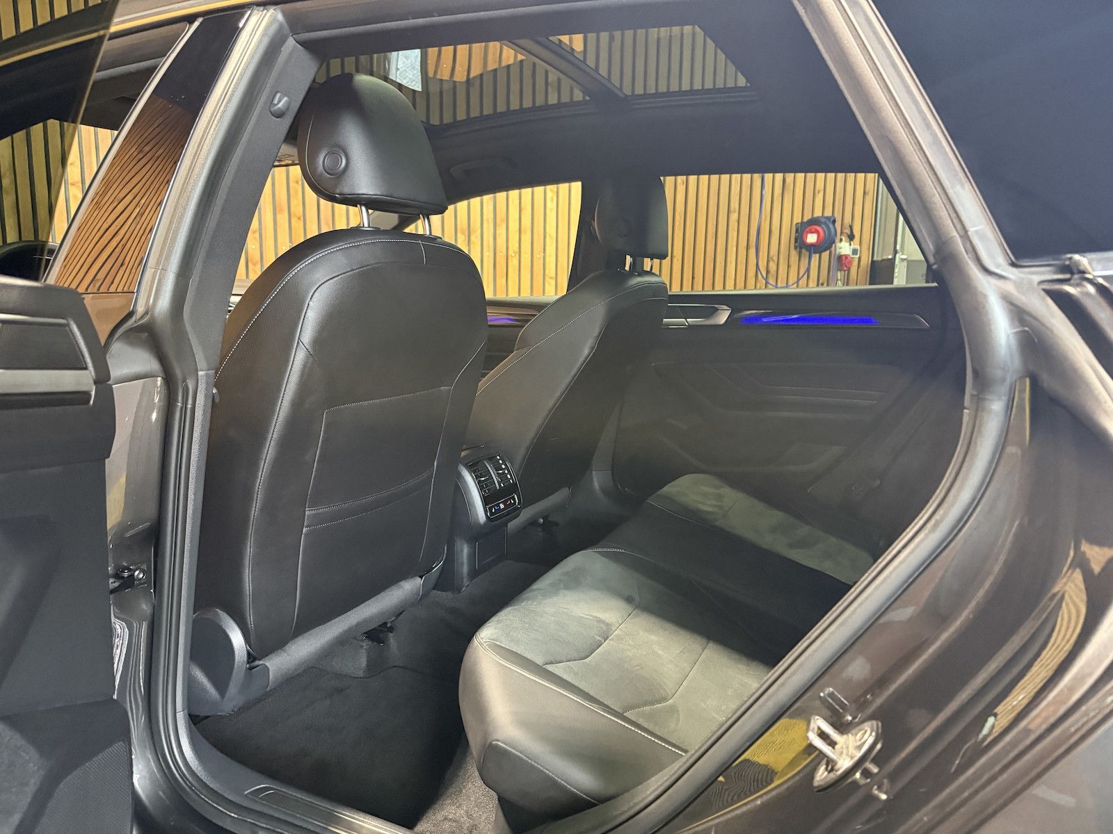 Fahrzeugabbildung Volkswagen Arteon SB.2,0 TSI R-Line *Navi*Kam*Virt*IQ*Pano