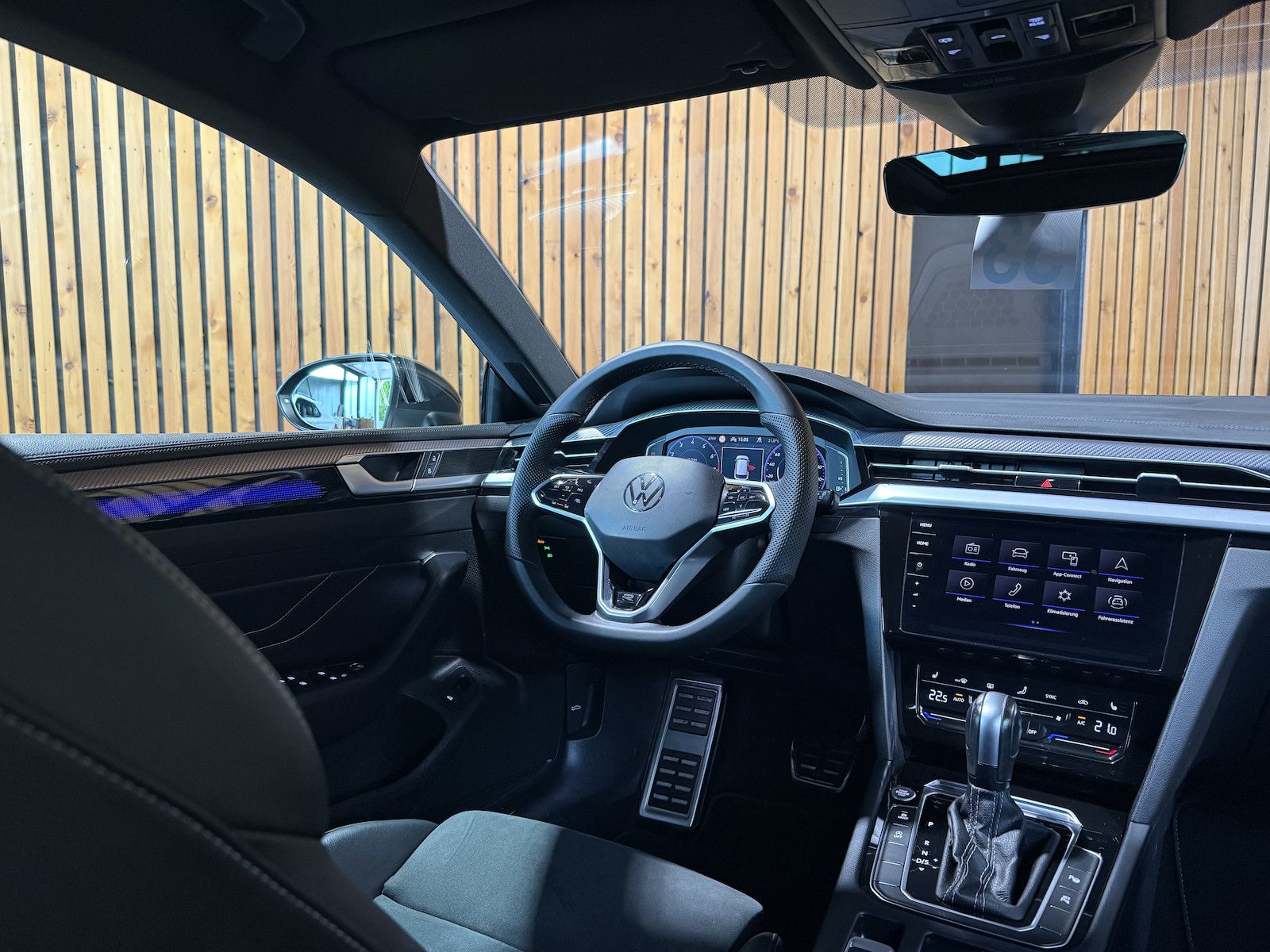 Fahrzeugabbildung Volkswagen Arteon SB.2,0 TSI R-Line *Navi*Kam*Virt*IQ*Pano