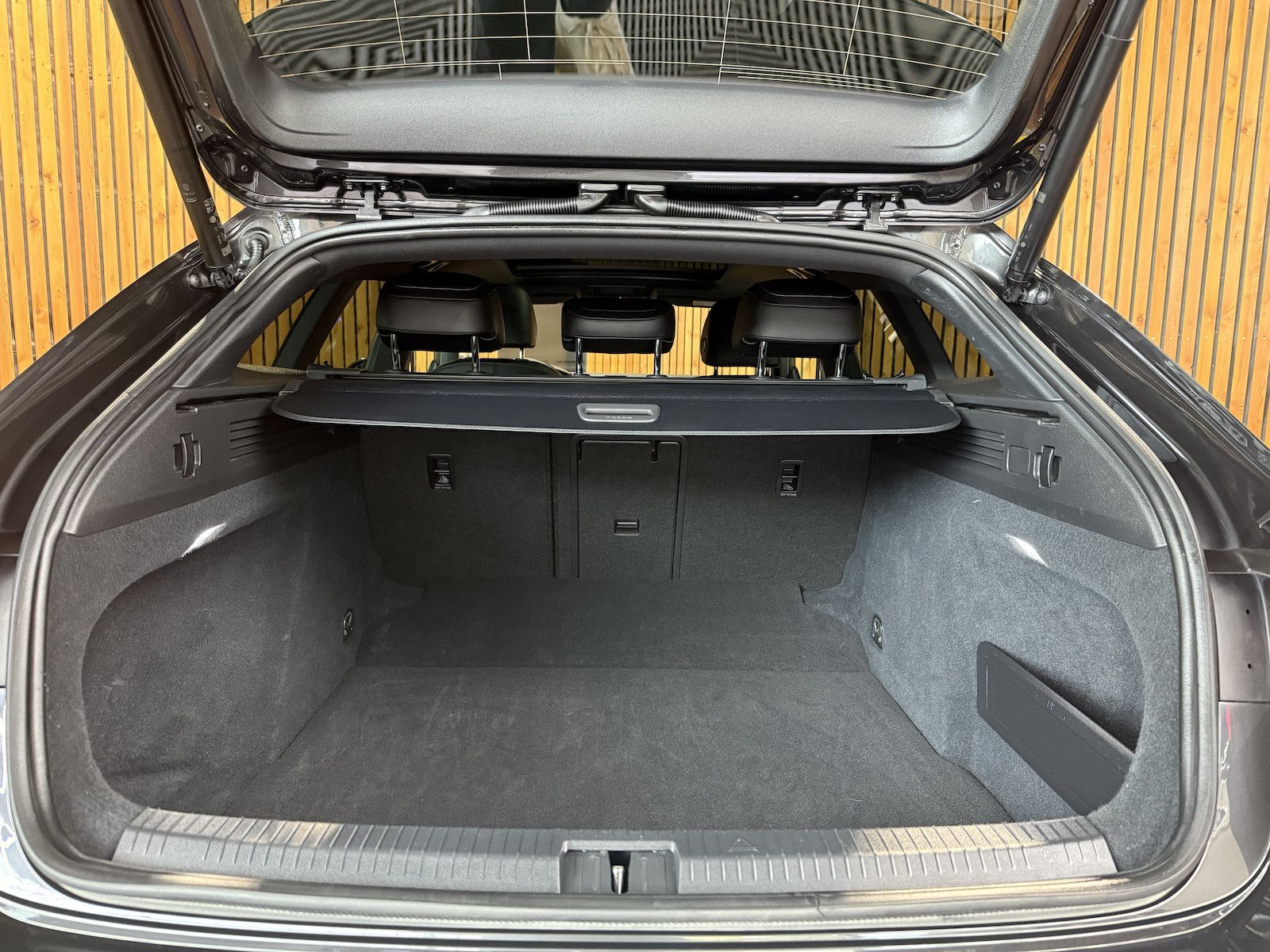 Fahrzeugabbildung Volkswagen Arteon SB.2,0 TSI R-Line *Navi*Kam*Virt*IQ*Pano