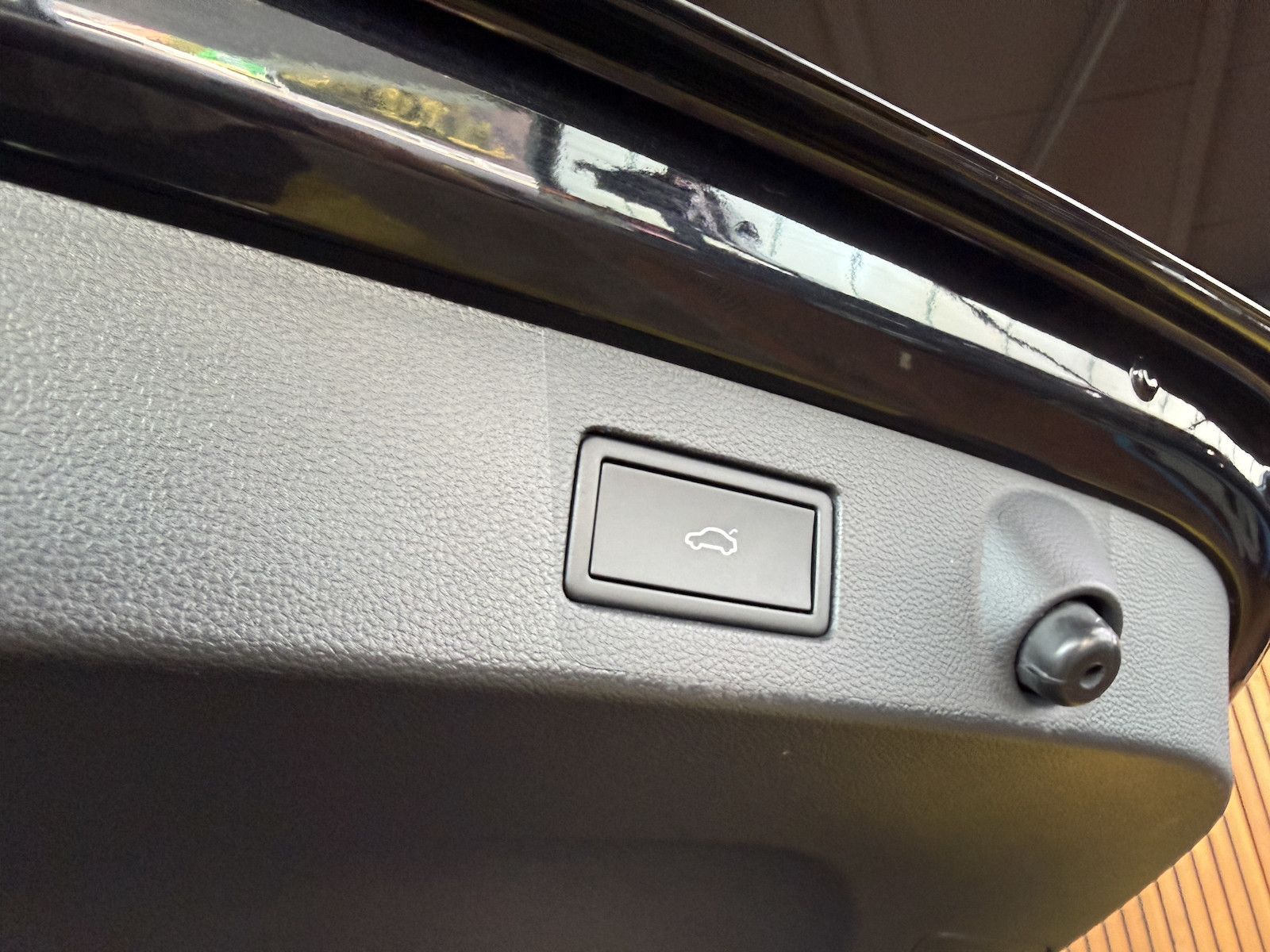 Fahrzeugabbildung Volkswagen Arteon SB. R 4Motion *Navi*Kam*AHK*Keyl.*DCC