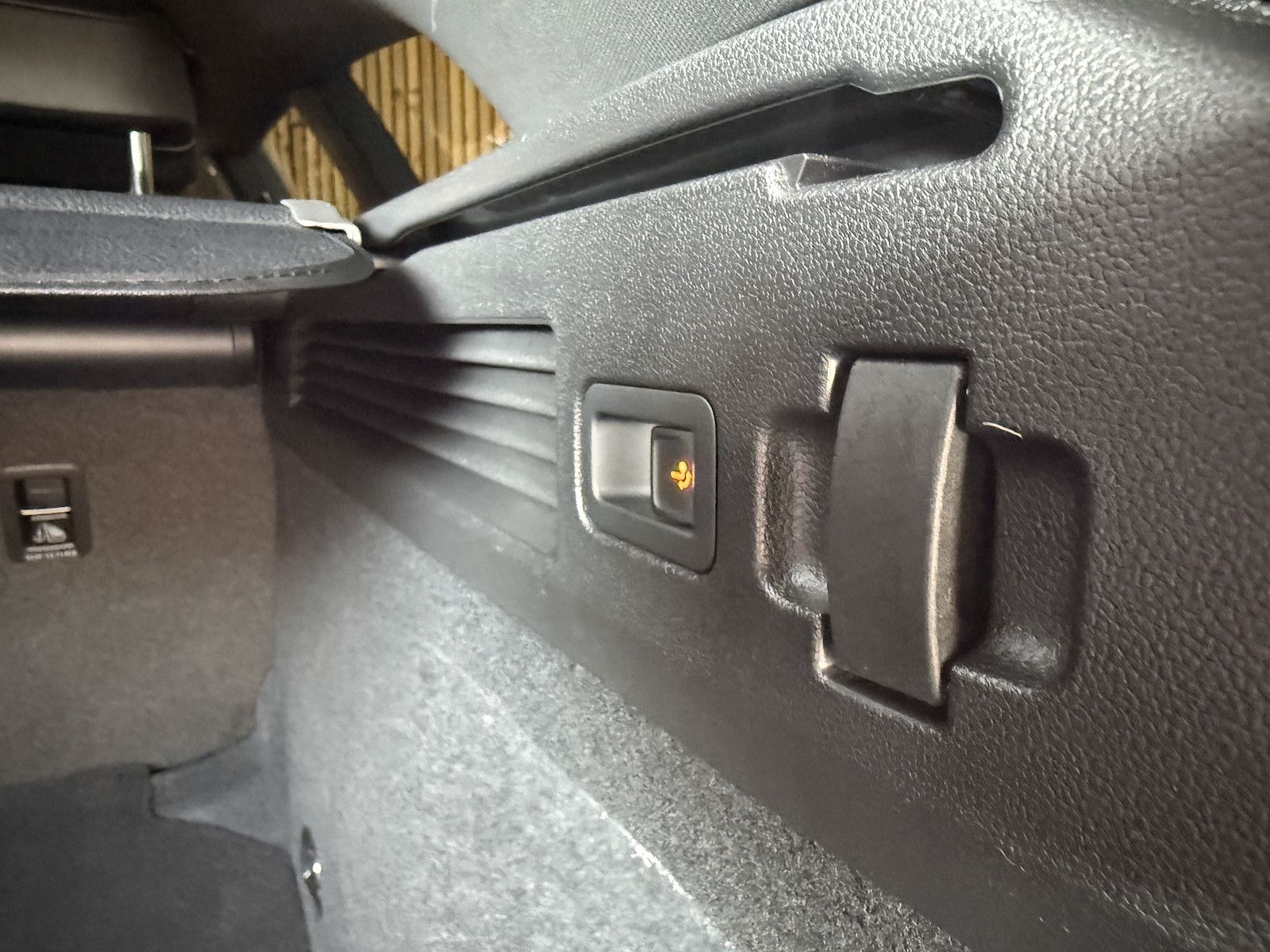 Fahrzeugabbildung Volkswagen Arteon SB. R 4Motion *Navi*Kam*AHK*Keyl.*DCC