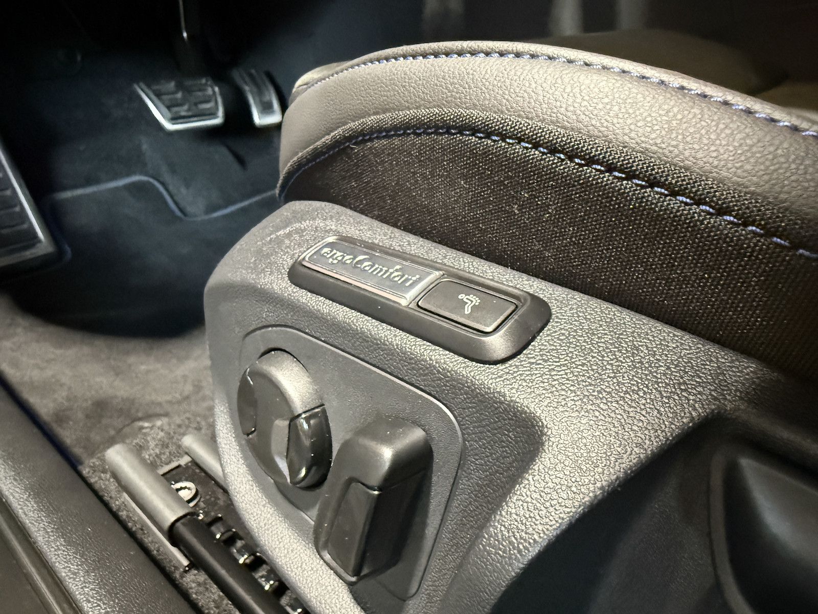 Fahrzeugabbildung Volkswagen Arteon SB. R 4Motion *Navi*Kam*AHK*Keyl.*DCC