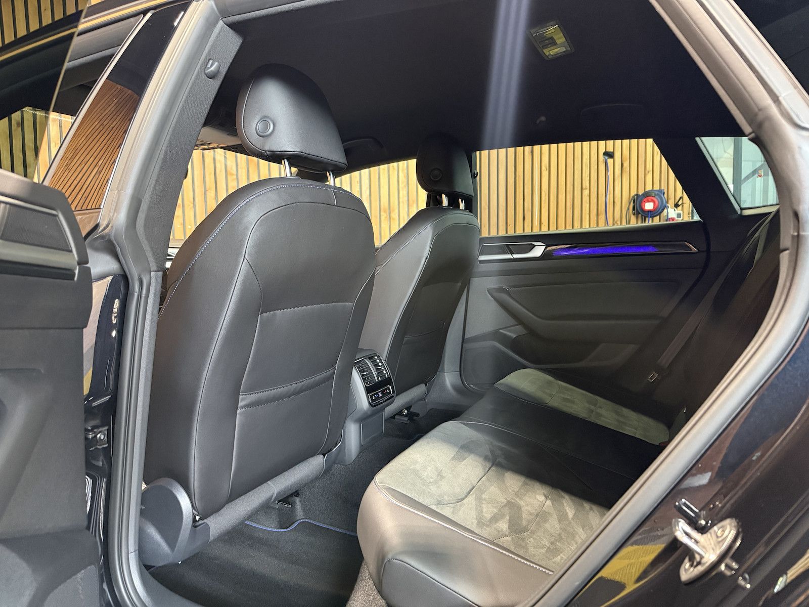 Fahrzeugabbildung Volkswagen Arteon SB. R 4Motion *Navi*Kam*AHK*Keyl.*DCC