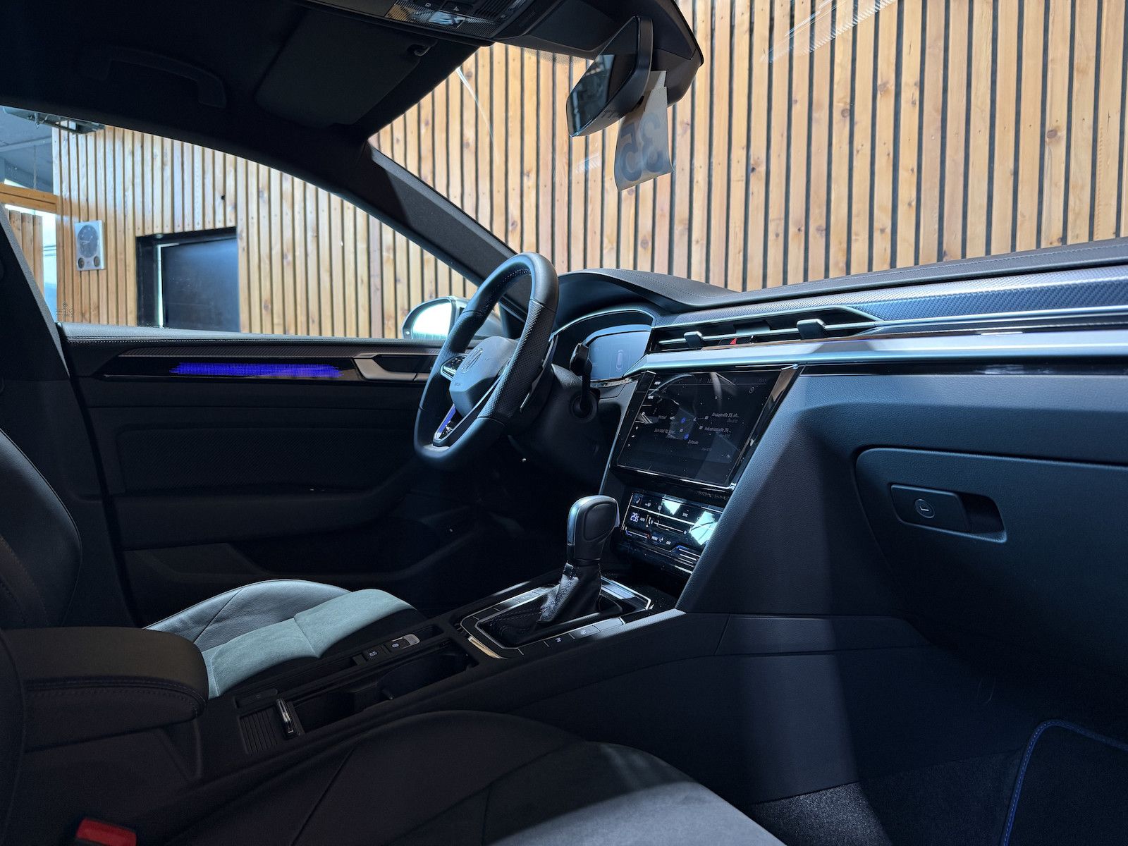 Fahrzeugabbildung Volkswagen Arteon SB. R 4Motion *Navi*Kam*AHK*Keyl.*DCC