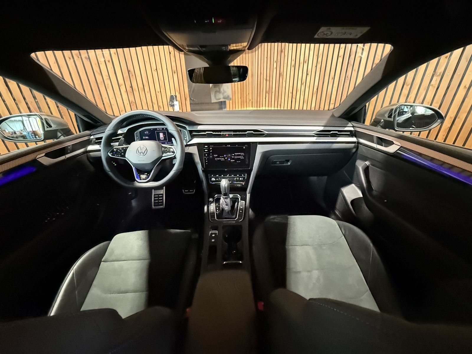 Fahrzeugabbildung Volkswagen Arteon SB. R 4Motion *Navi*Kam*AHK*Keyl.*DCC