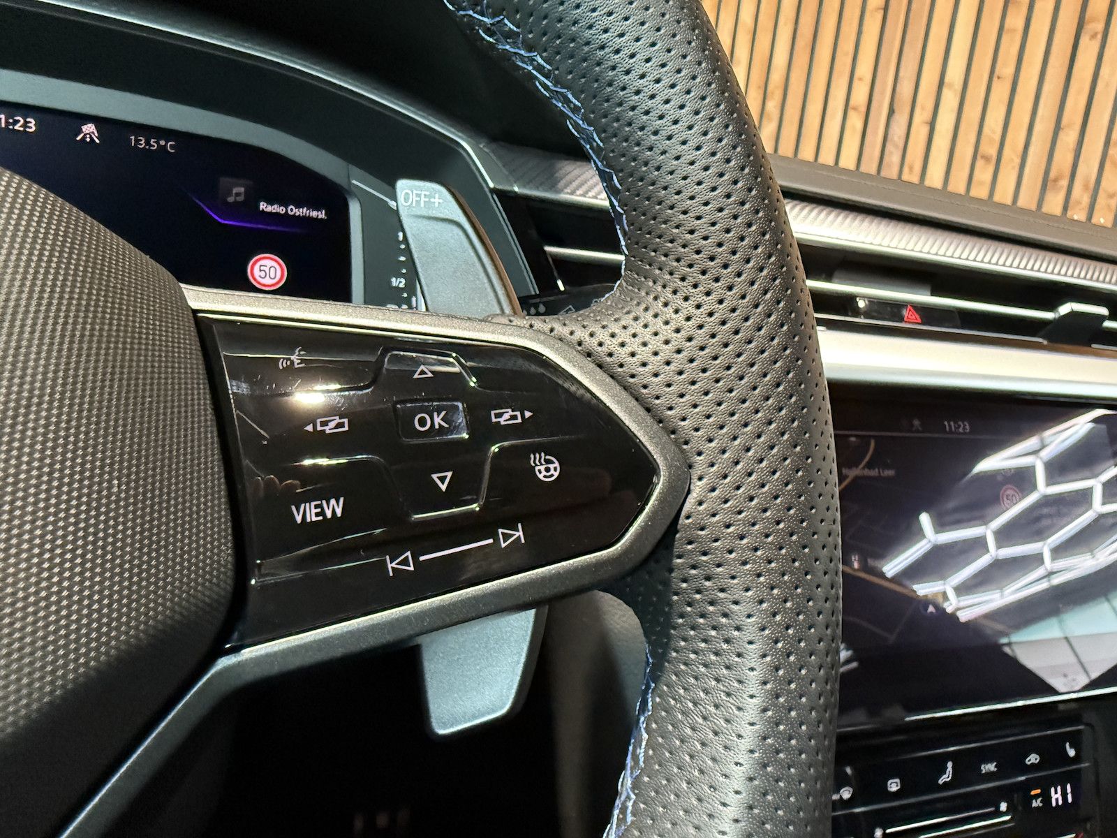 Fahrzeugabbildung Volkswagen Arteon SB. R 4Motion *Navi*Kam*AHK*Keyl.*DCC