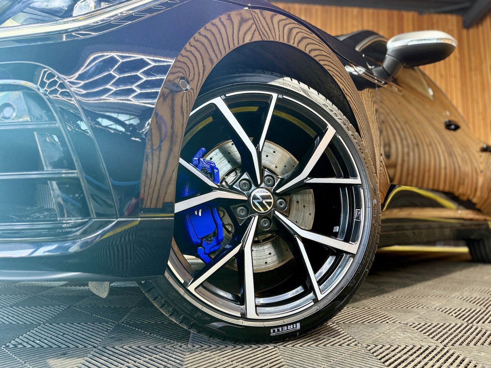 Fahrzeugabbildung Volkswagen Arteon SB. R 4Motion *Navi*Kam*AHK*Keyl.*DCC