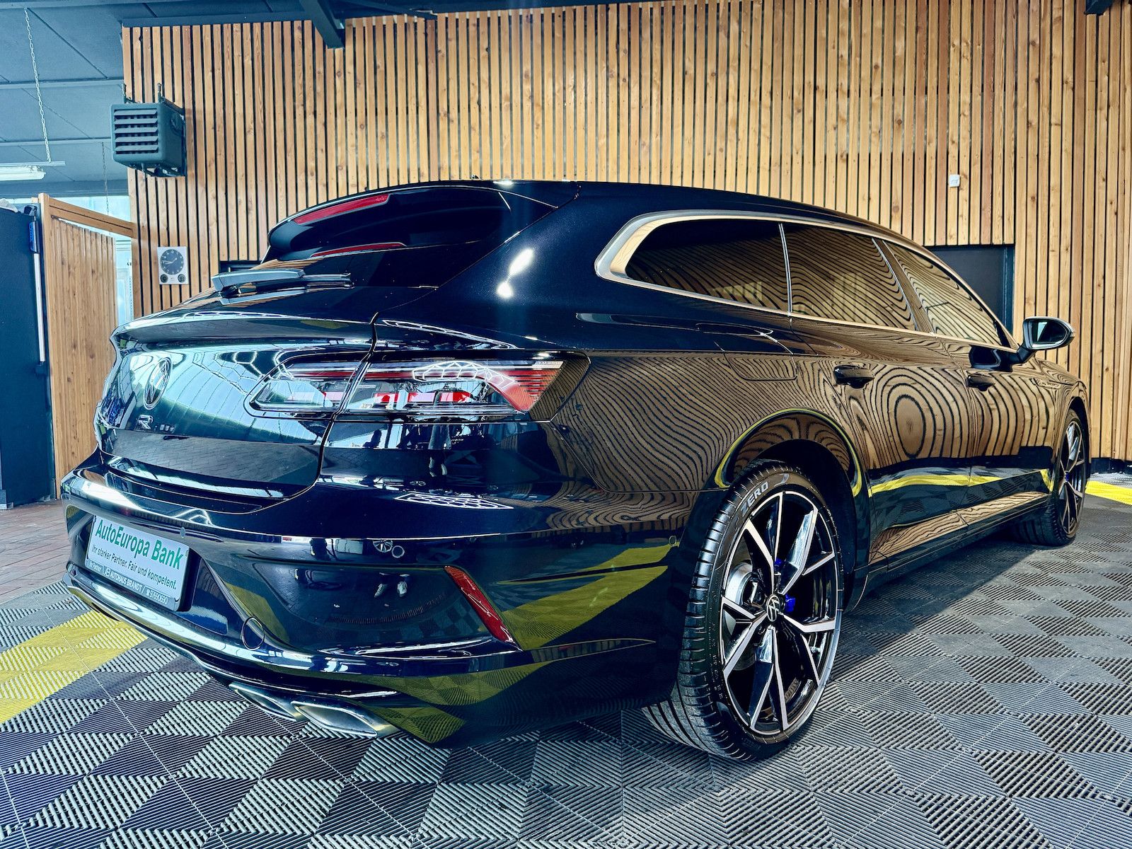 Fahrzeugabbildung Volkswagen Arteon SB. R 4Motion *Navi*Kam*AHK*Keyl.*DCC