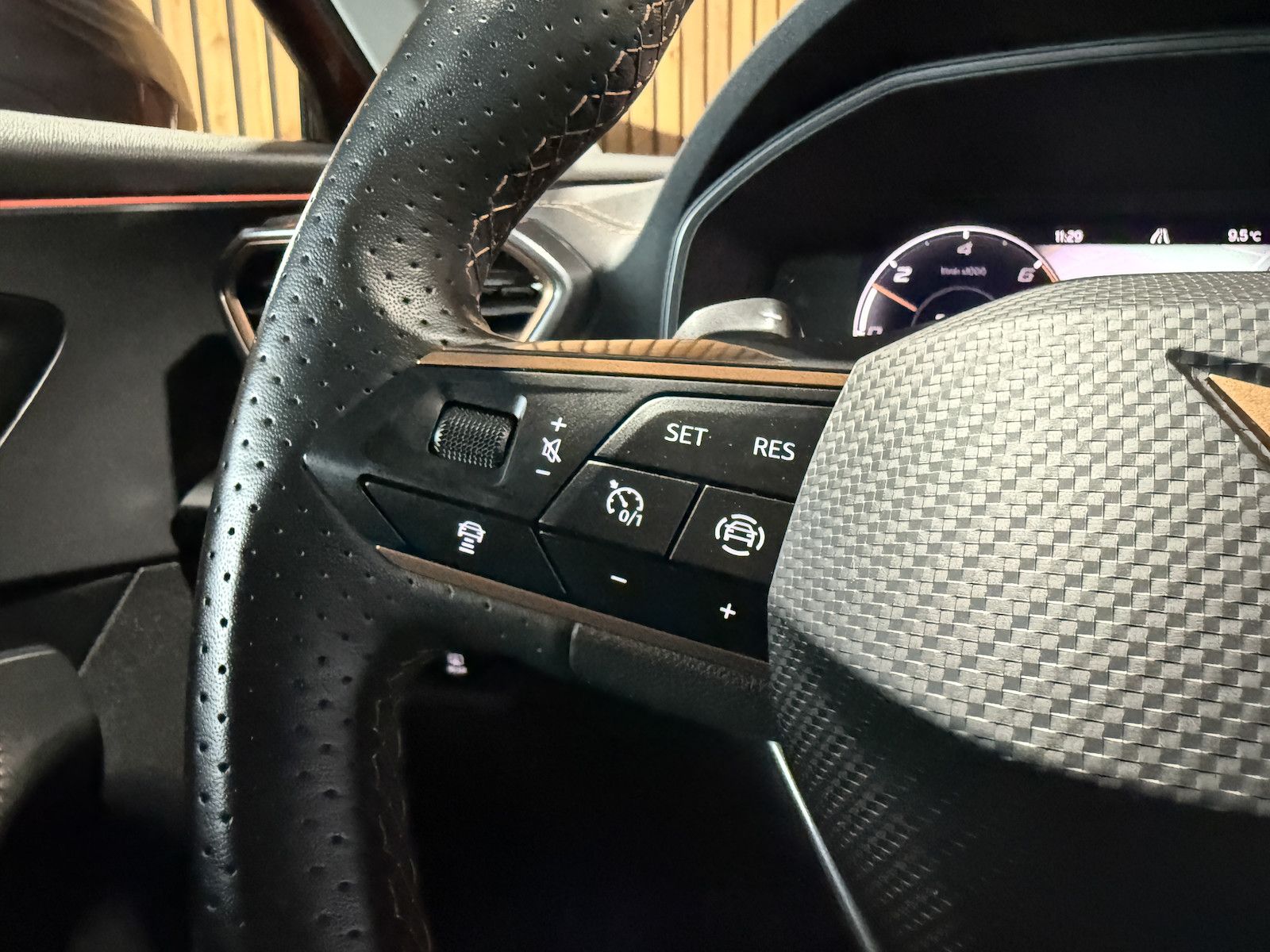 Fahrzeugabbildung CUPRA Formentor 1,4 e-Hybrid DSG Navi*Kam*Virtual*Keyl