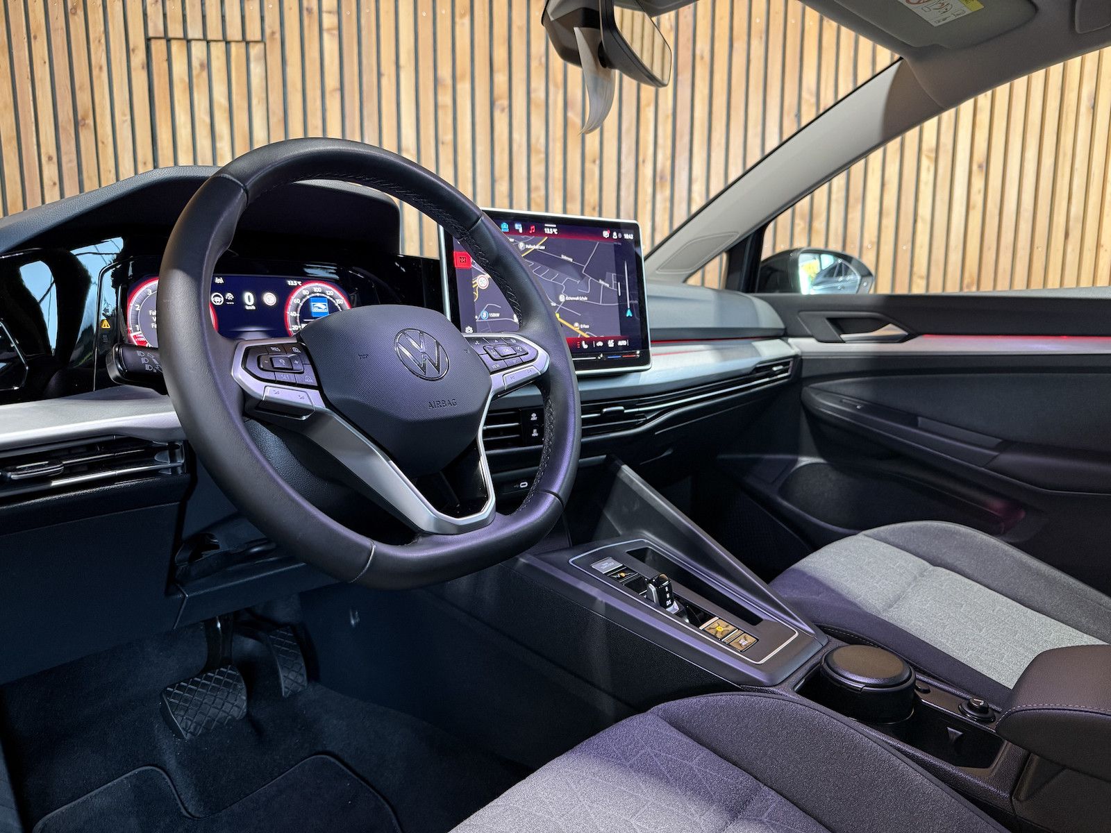 Fahrzeugabbildung Volkswagen Golf Variant 1,5 eTSI Facel. DSG *Navi*AHK*Head*