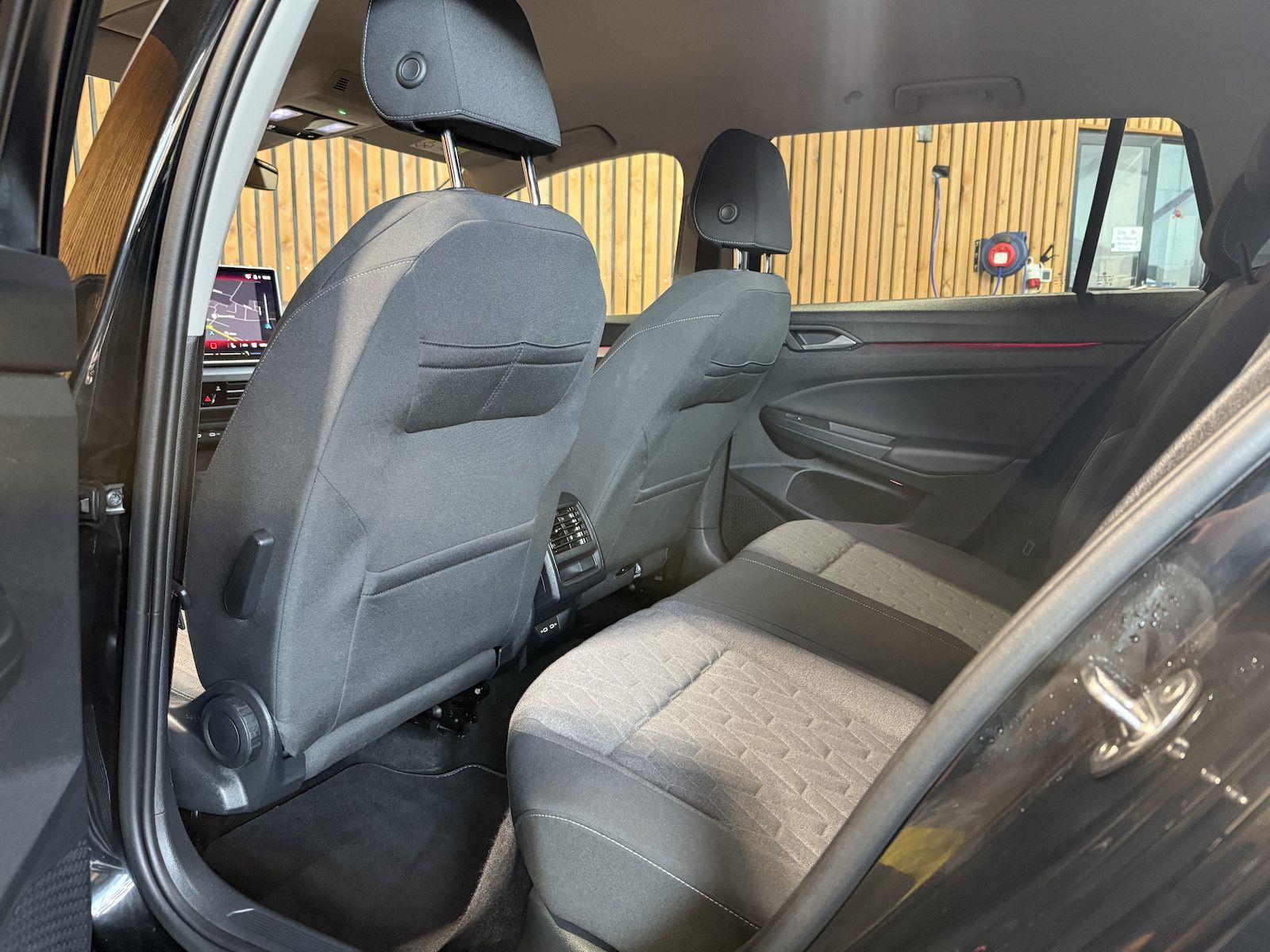 Fahrzeugabbildung Volkswagen Golf Variant 1,5 eTSI Facel. DSG *Navi*AHK*Head*