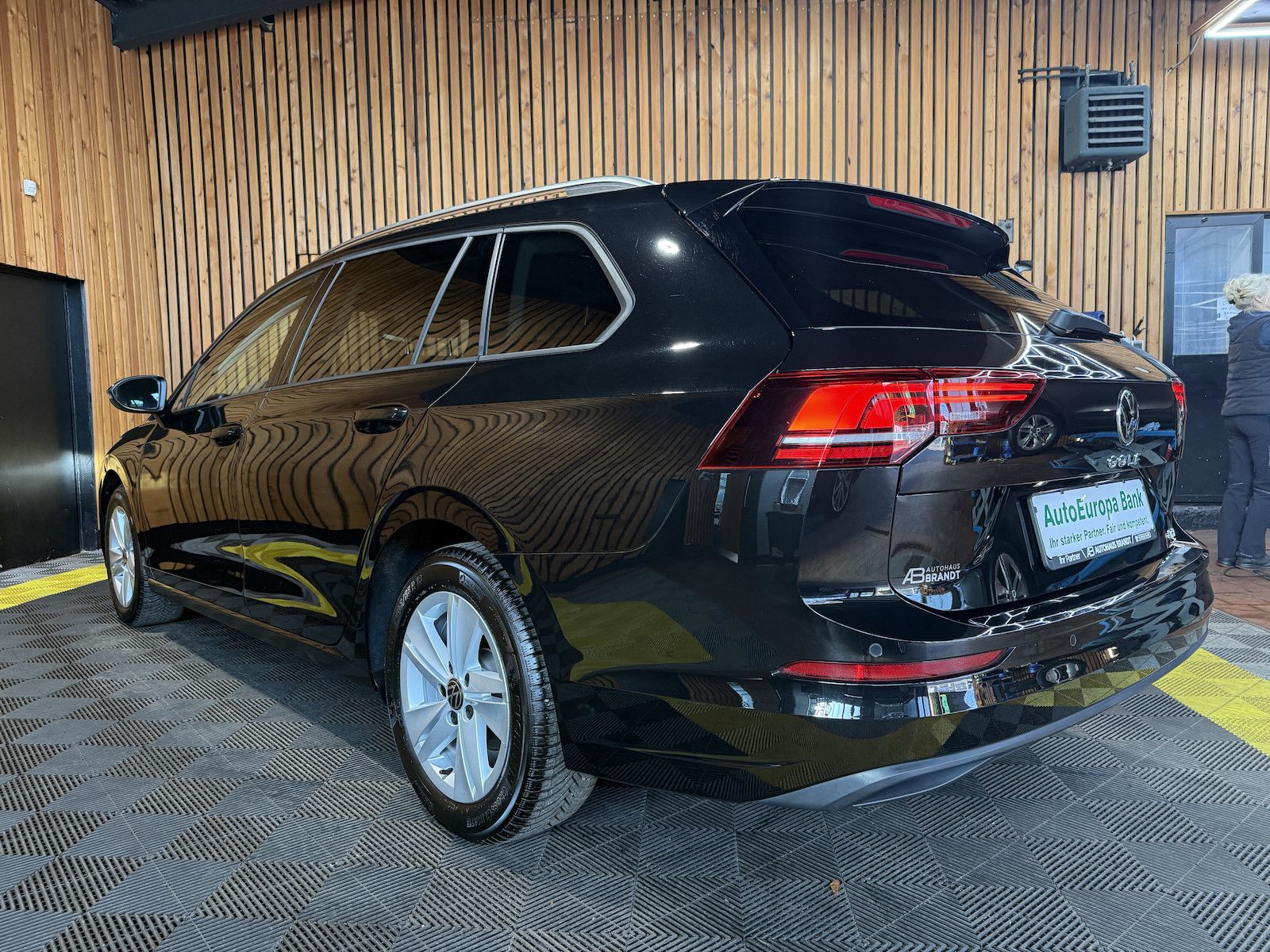 Fahrzeugabbildung Volkswagen Golf Variant 1,5 eTSI Facel. DSG *Navi*AHK*Head*