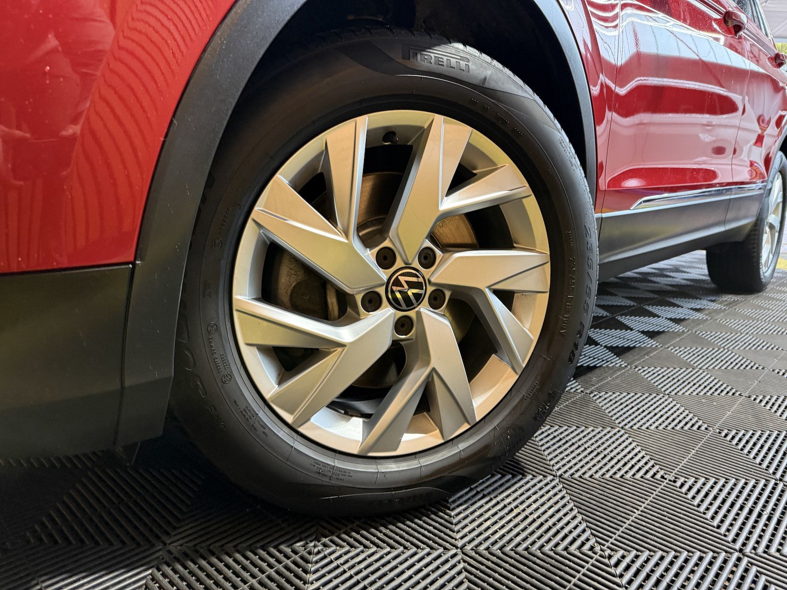 Fahrzeugabbildung Volkswagen Tiguan 2,0 TSI 4Motion DSG Navi*ACC*LED*AHK*Pano