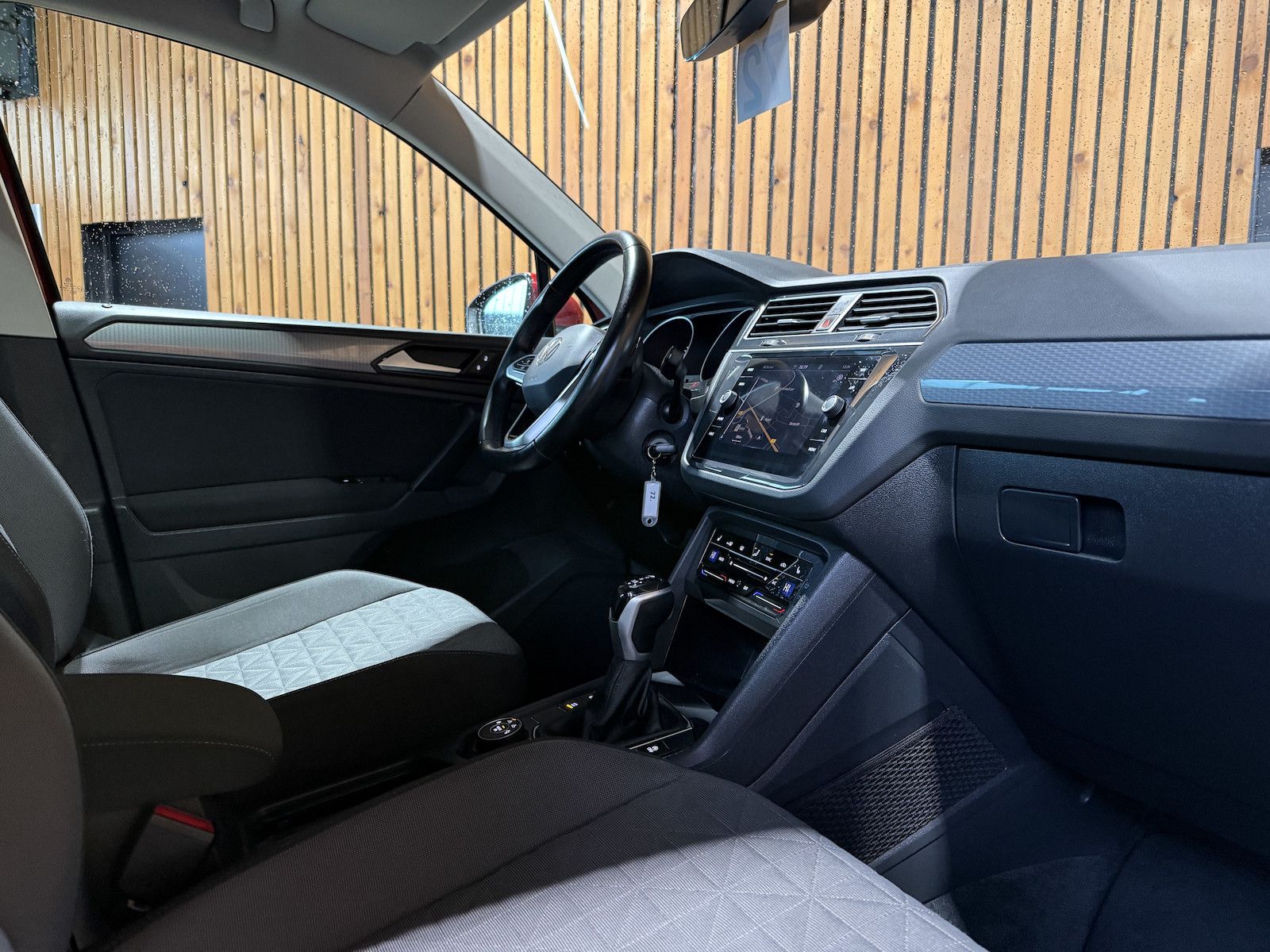 Fahrzeugabbildung Volkswagen Tiguan 2,0 TSI 4Motion DSG Navi*ACC*LED*AHK*Pano