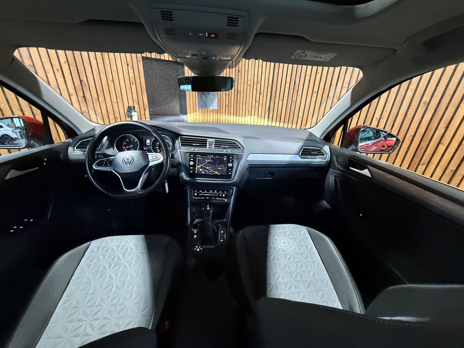 Fahrzeugabbildung Volkswagen Tiguan 2,0 TSI 4Motion DSG Navi*ACC*LED*AHK*Pano