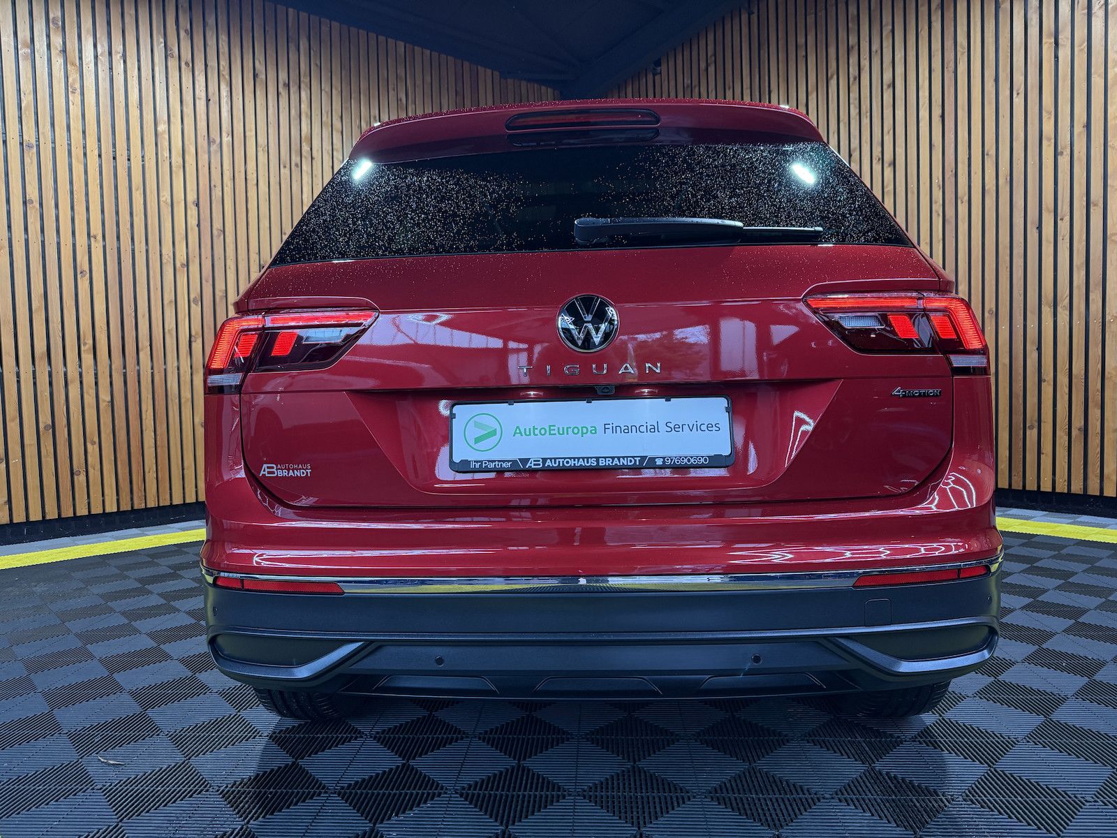 Fahrzeugabbildung Volkswagen Tiguan 2,0 TSI 4Motion DSG Navi*ACC*LED*AHK*Pano