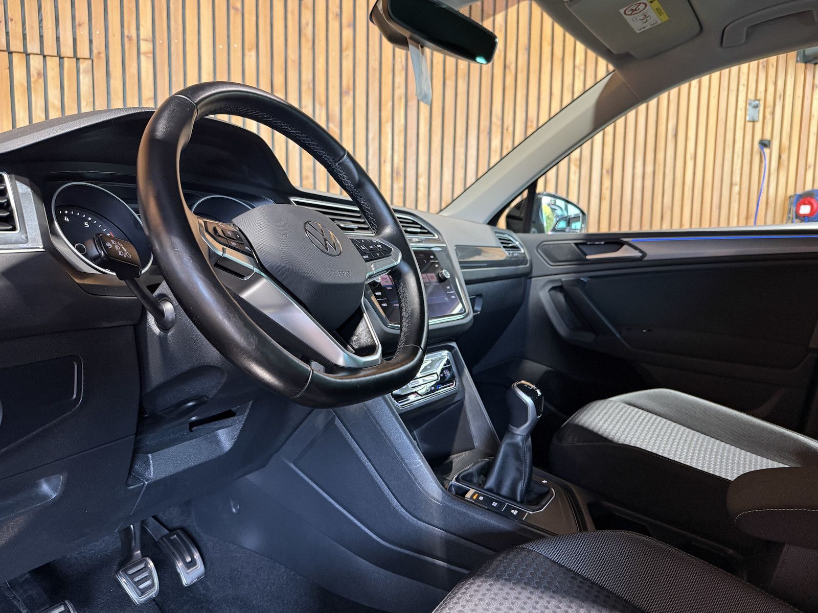 Fahrzeugabbildung Volkswagen Tiguan 1,5 TSI Active *Navi*Kam*ACC*LED*Ambiente