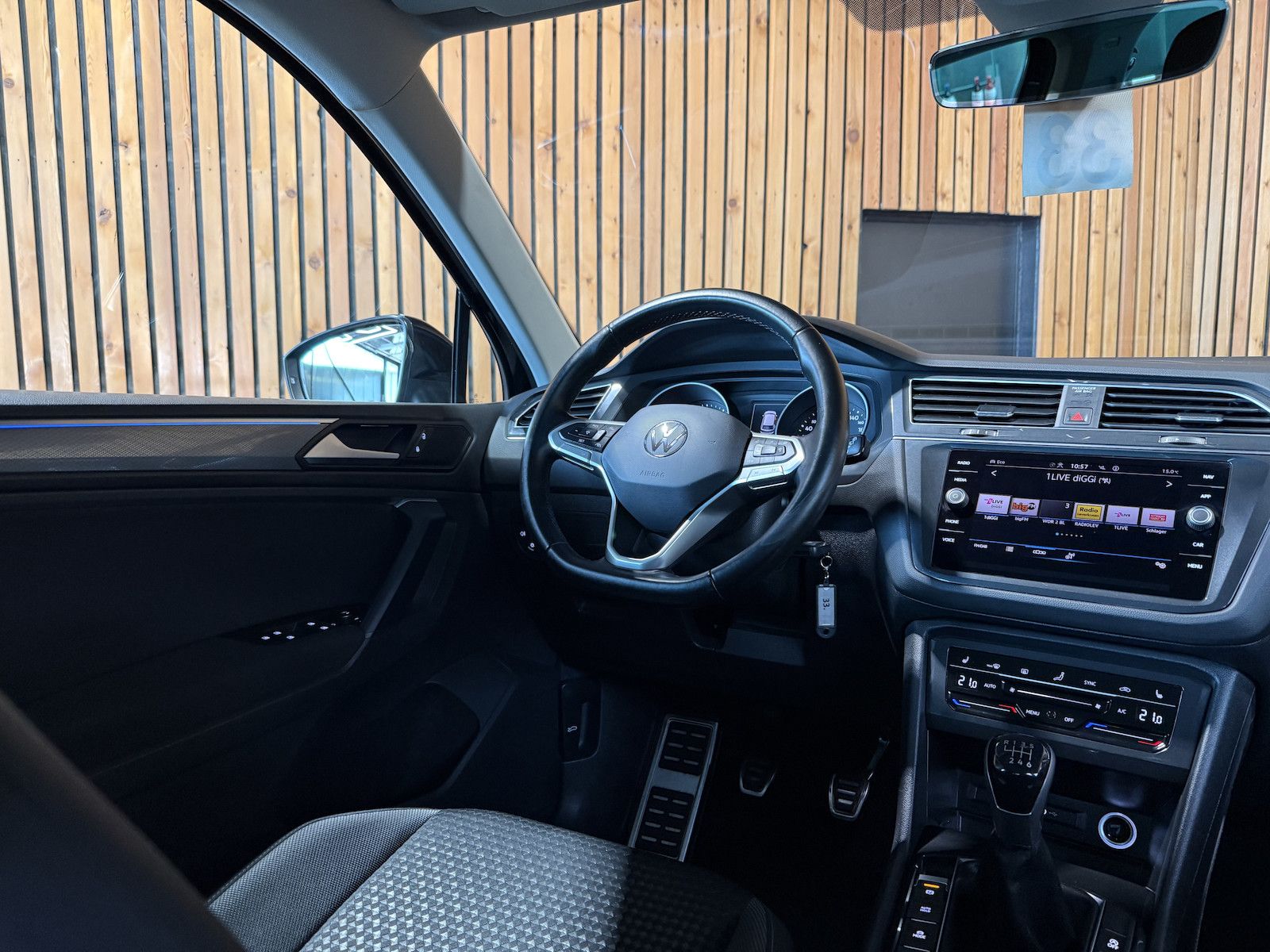 Fahrzeugabbildung Volkswagen Tiguan 1,5 TSI Active *Navi*Kam*ACC*LED*Ambiente