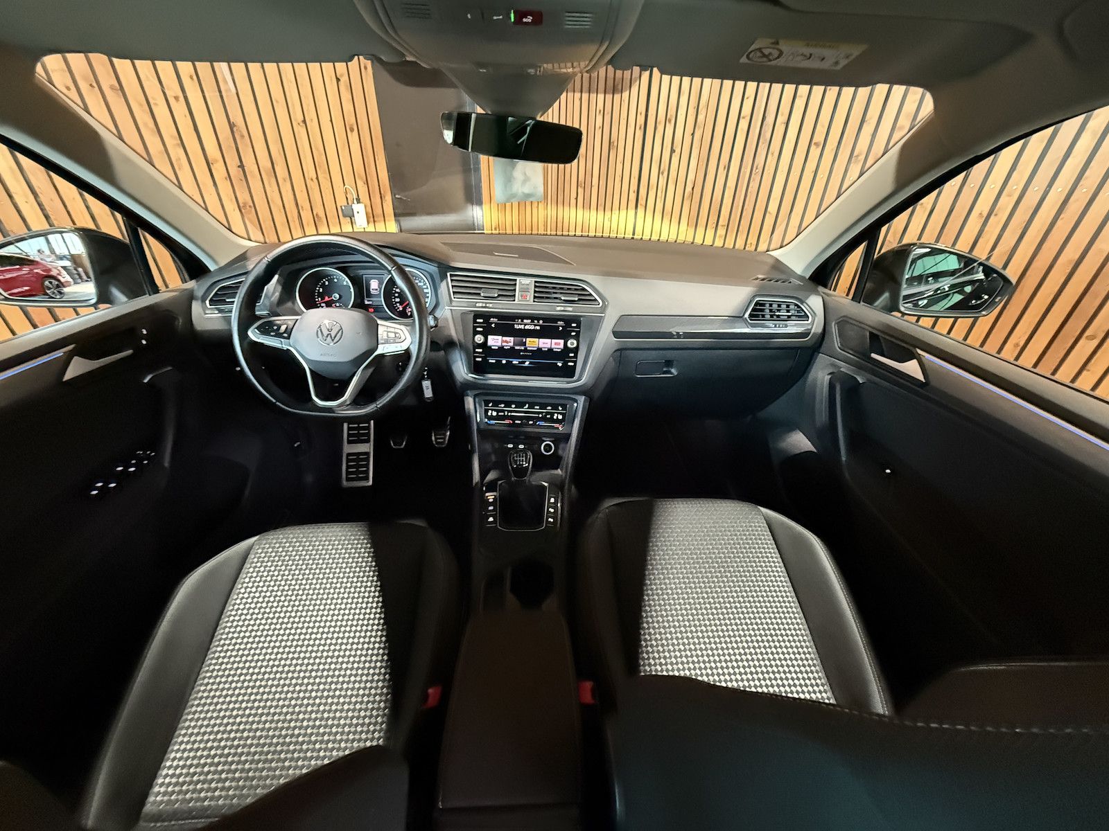 Fahrzeugabbildung Volkswagen Tiguan 1,5 TSI Active *Navi*Kam*ACC*LED*Ambiente