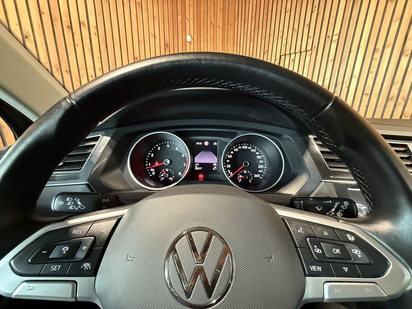 Fahrzeugabbildung Volkswagen Tiguan 1,5 TSI Active *Navi*Kam*ACC*LED*Ambiente
