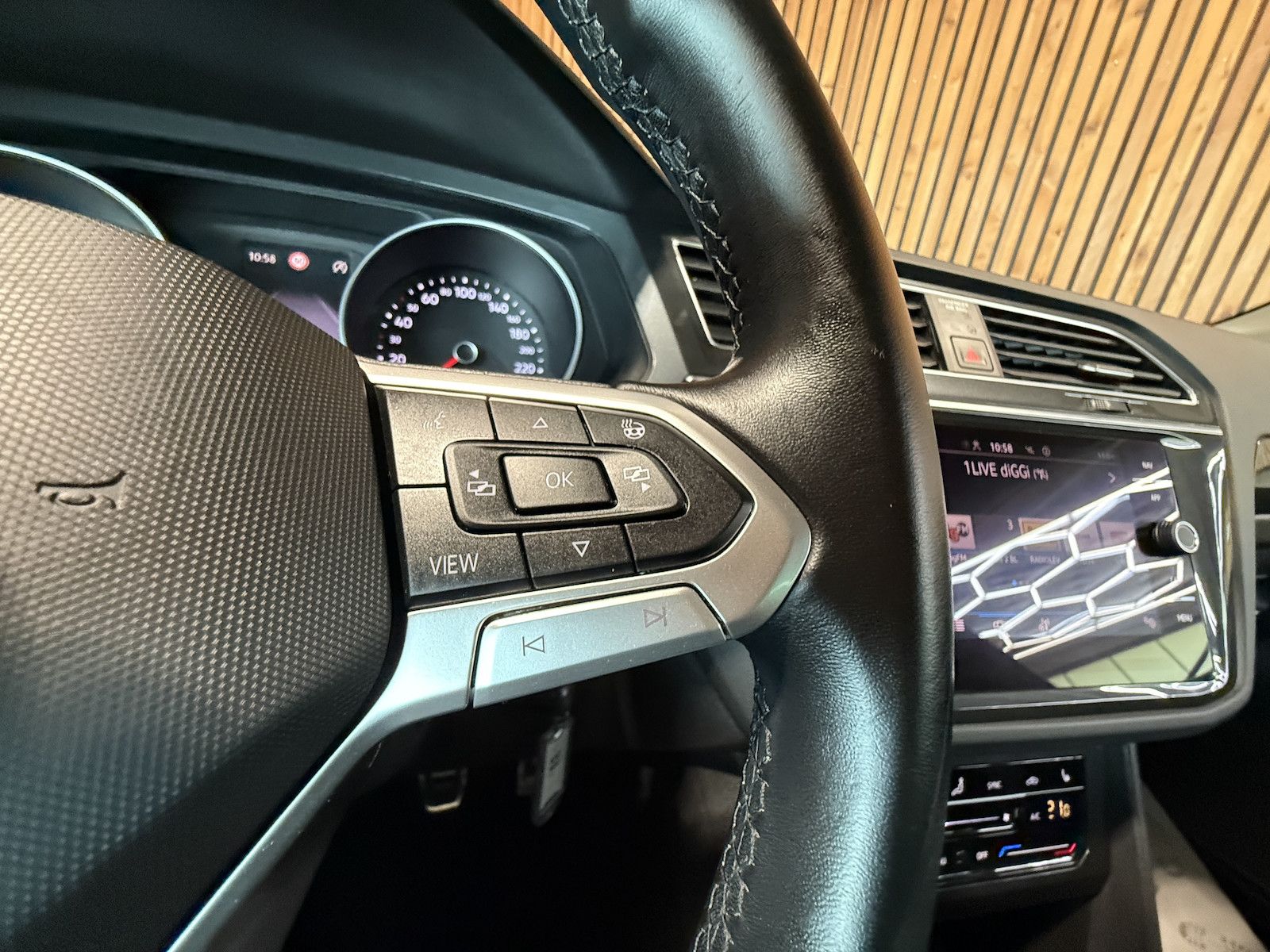 Fahrzeugabbildung Volkswagen Tiguan 1,5 TSI Active *Navi*Kam*ACC*LED*Ambiente