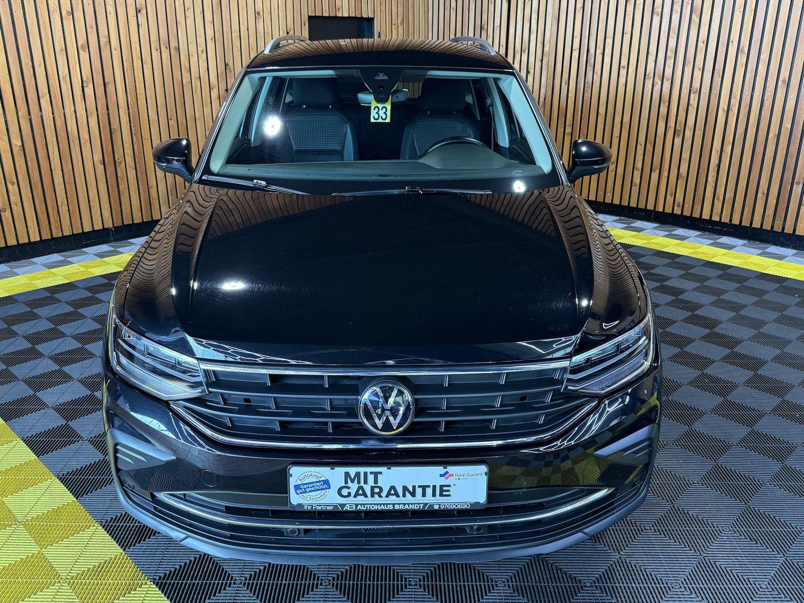 Fahrzeugabbildung Volkswagen Tiguan 1,5 TSI Active *Navi*Kam*ACC*LED*Ambiente