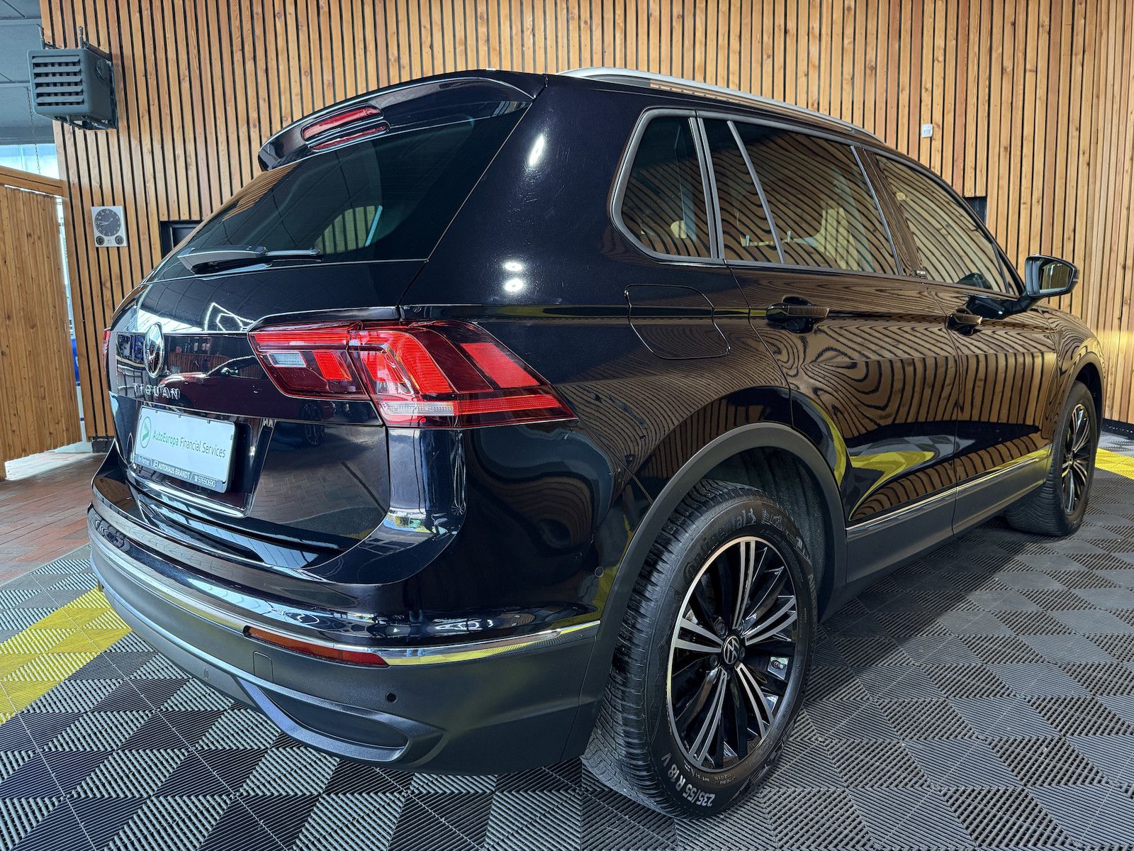 Fahrzeugabbildung Volkswagen Tiguan 1,5 TSI Active *Navi*Kam*ACC*LED*Ambiente