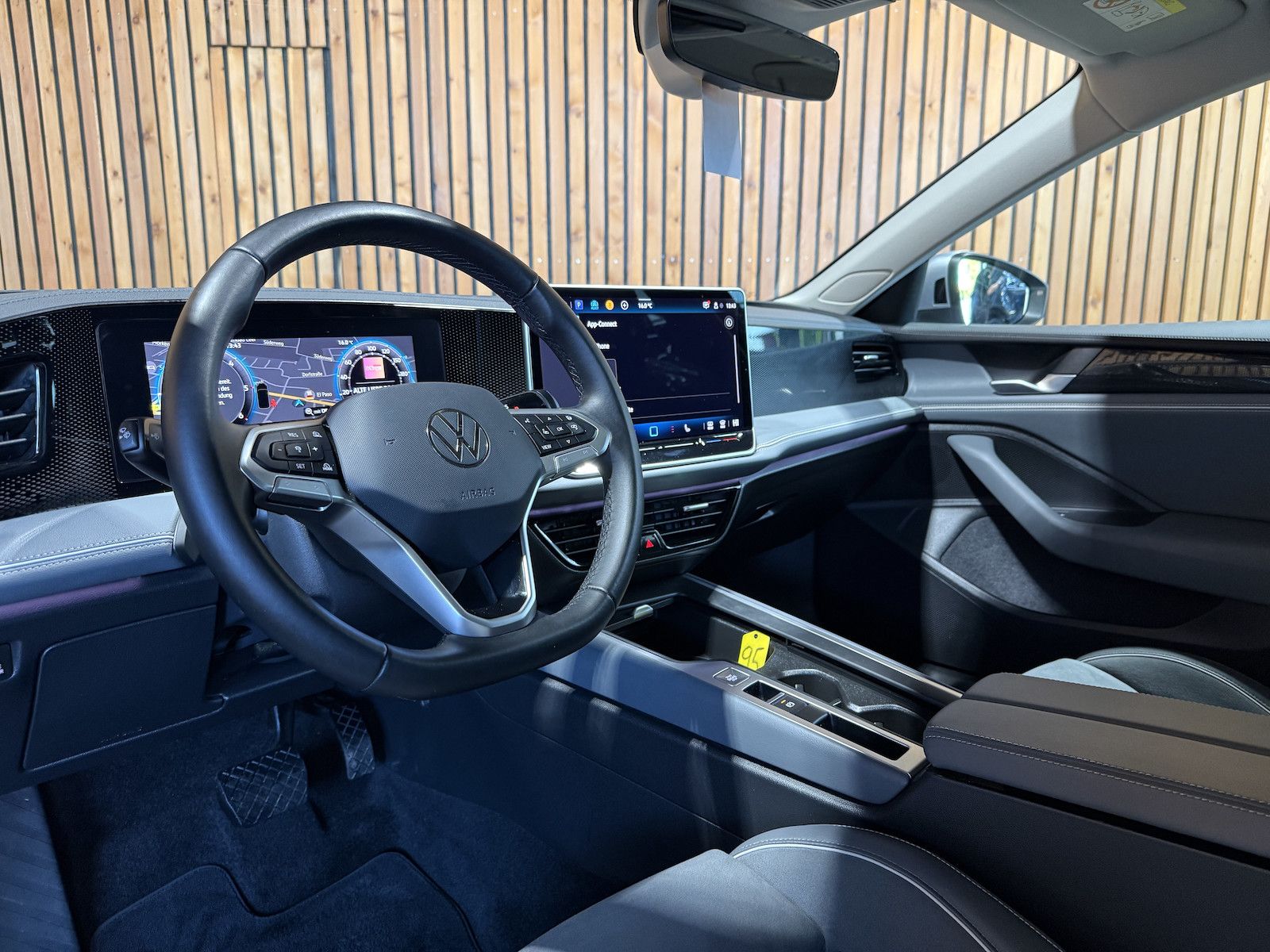 Fahrzeugabbildung Volkswagen Passat Variant 2,0 TDI DSG Navi*AHK*360°*LED*App