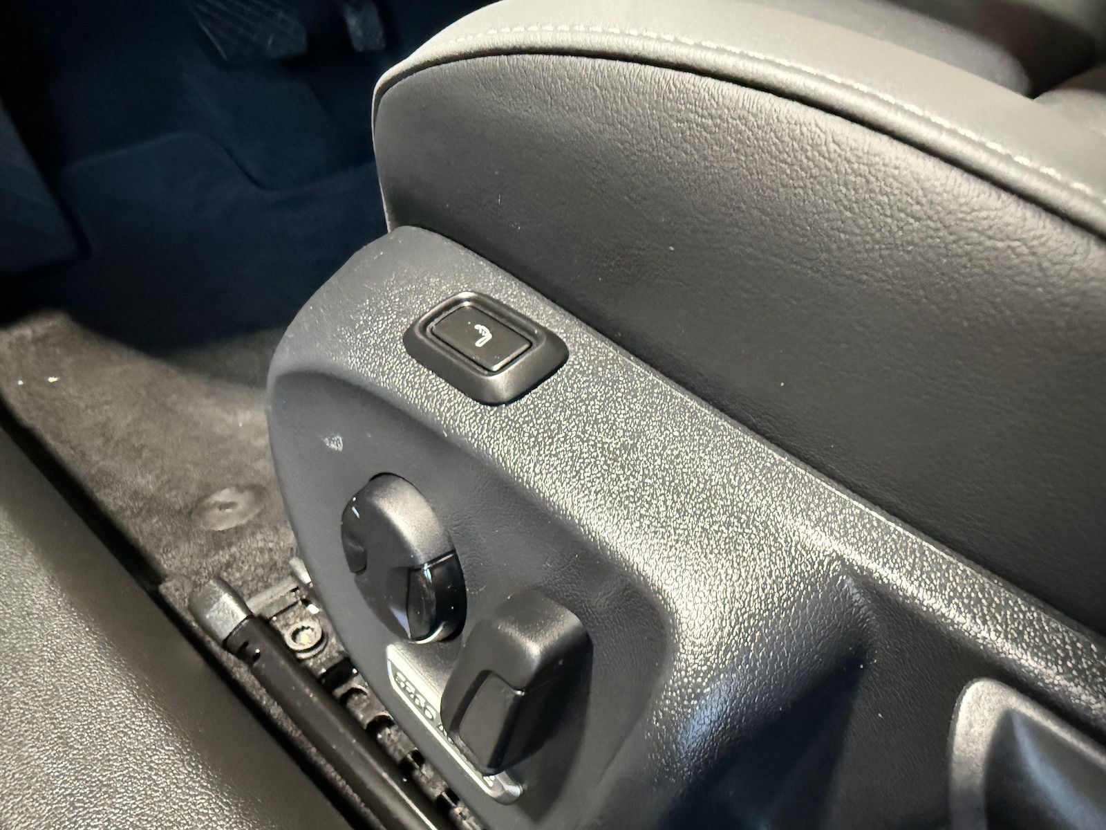 Fahrzeugabbildung Volkswagen Passat Variant 2,0 TDI DSG Navi*AHK*360°*LED*App