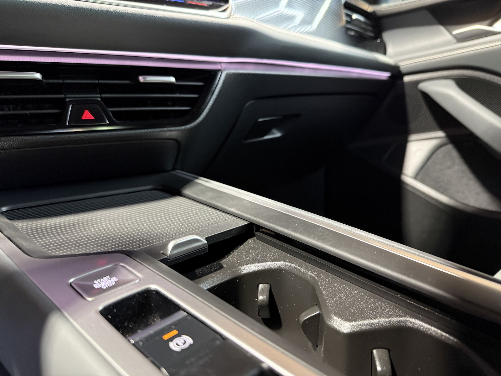 Fahrzeugabbildung Volkswagen Passat Variant 2,0 TDI DSG Navi*AHK*360°*LED*App