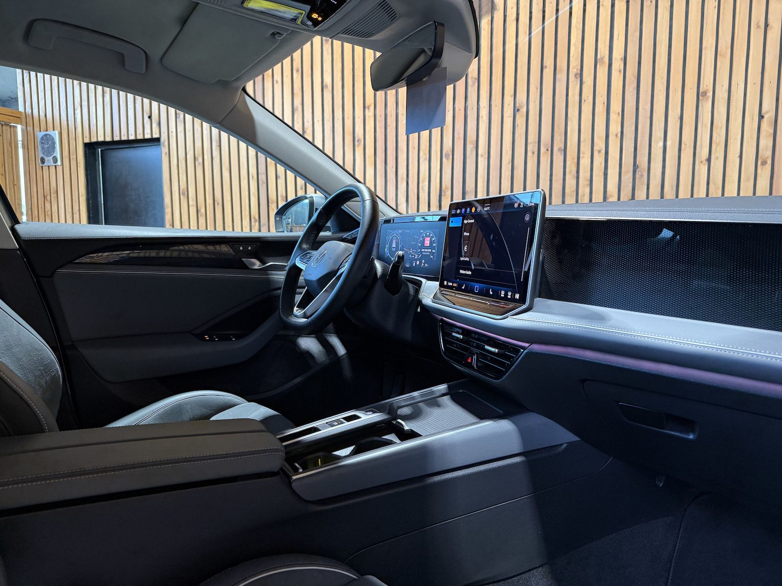 Fahrzeugabbildung Volkswagen Passat Variant 2,0 TDI DSG Navi*AHK*360°*LED*App