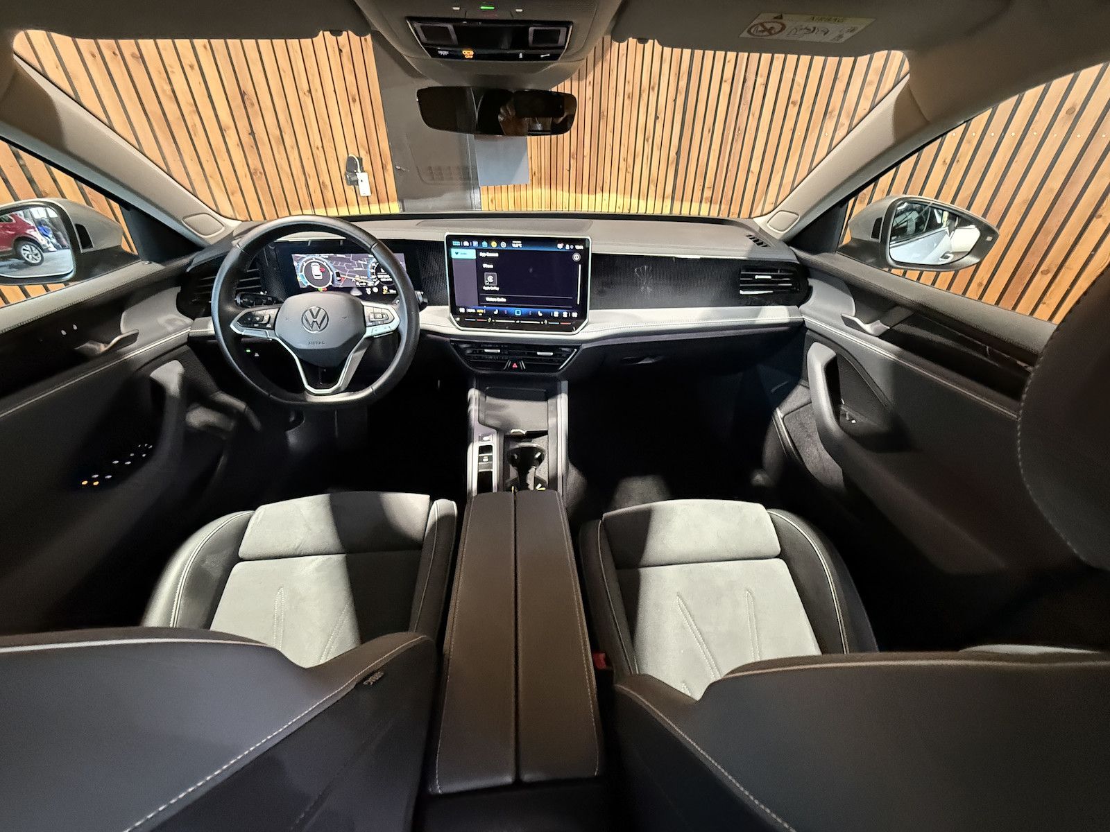 Fahrzeugabbildung Volkswagen Passat Variant 2,0 TDI DSG Navi*AHK*360°*LED*App