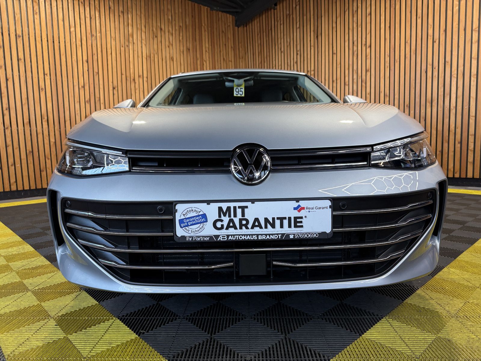 Fahrzeugabbildung Volkswagen Passat Variant 2,0 TDI DSG Navi*AHK*360°*LED*App