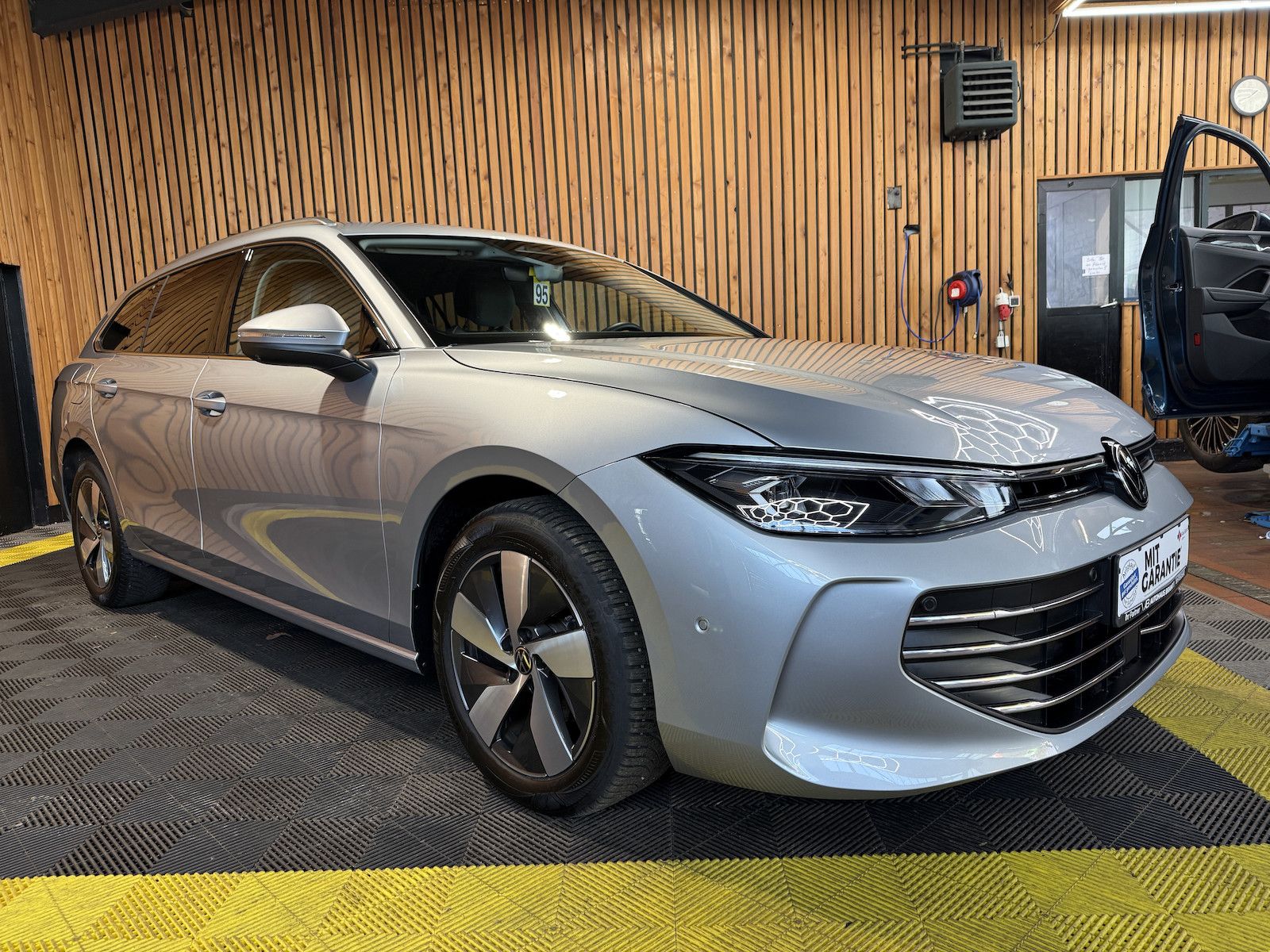 Fahrzeugabbildung Volkswagen Passat Variant 2,0 TDI DSG Navi*AHK*360°*LED*App