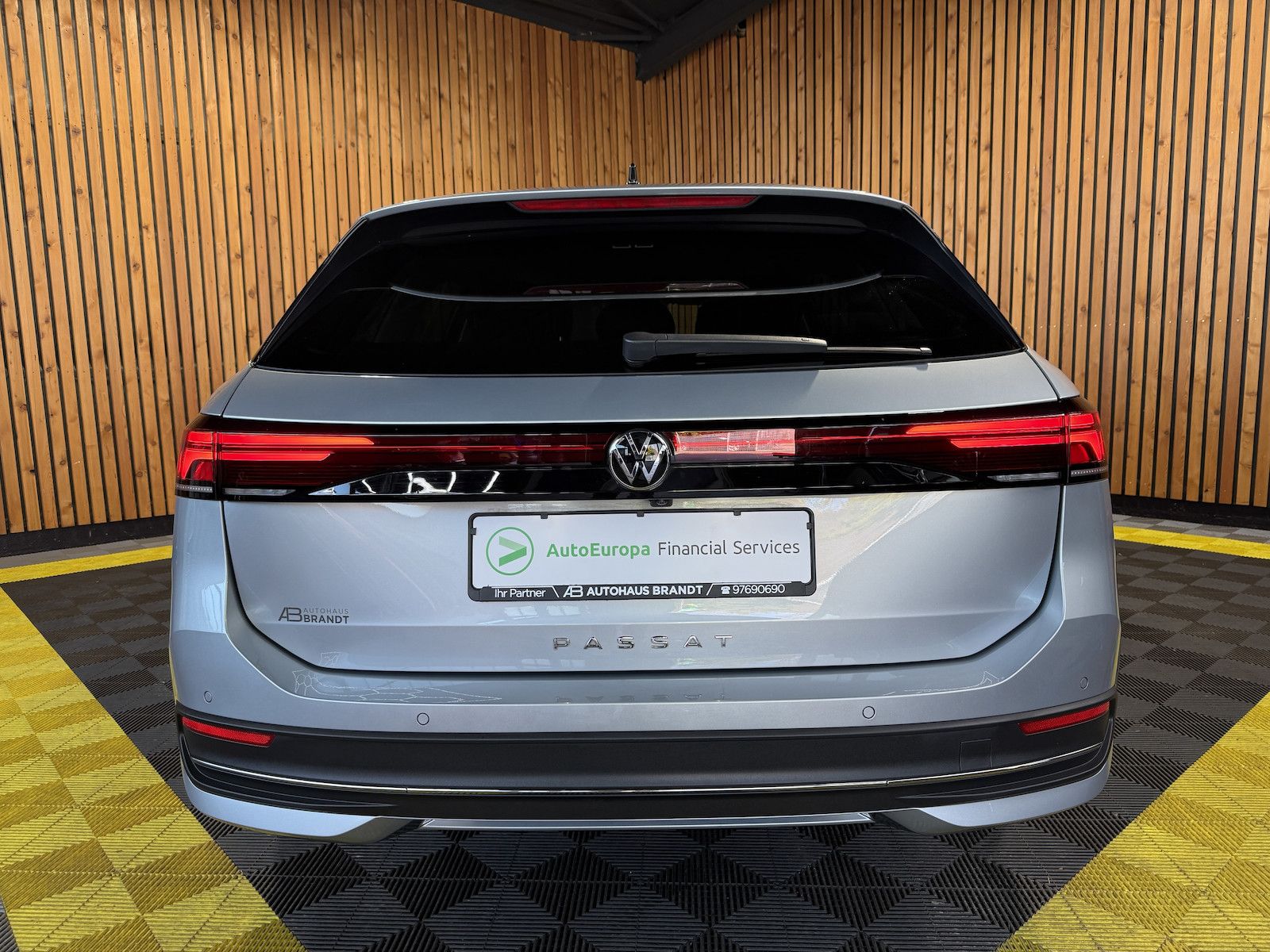 Fahrzeugabbildung Volkswagen Passat Variant 2,0 TDI DSG Navi*AHK*360°*LED*App