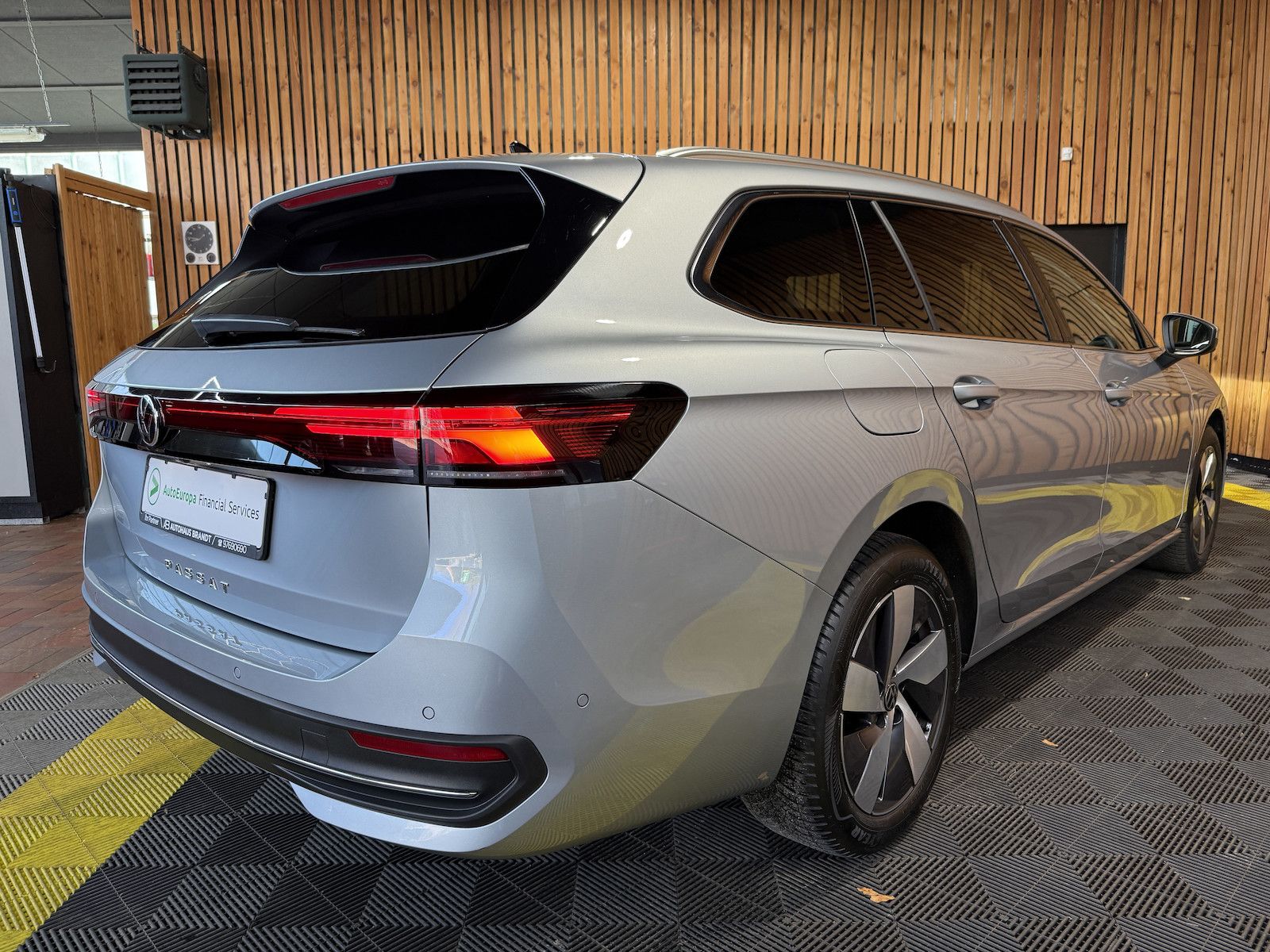 Fahrzeugabbildung Volkswagen Passat Variant 2,0 TDI DSG Navi*AHK*360°*LED*App