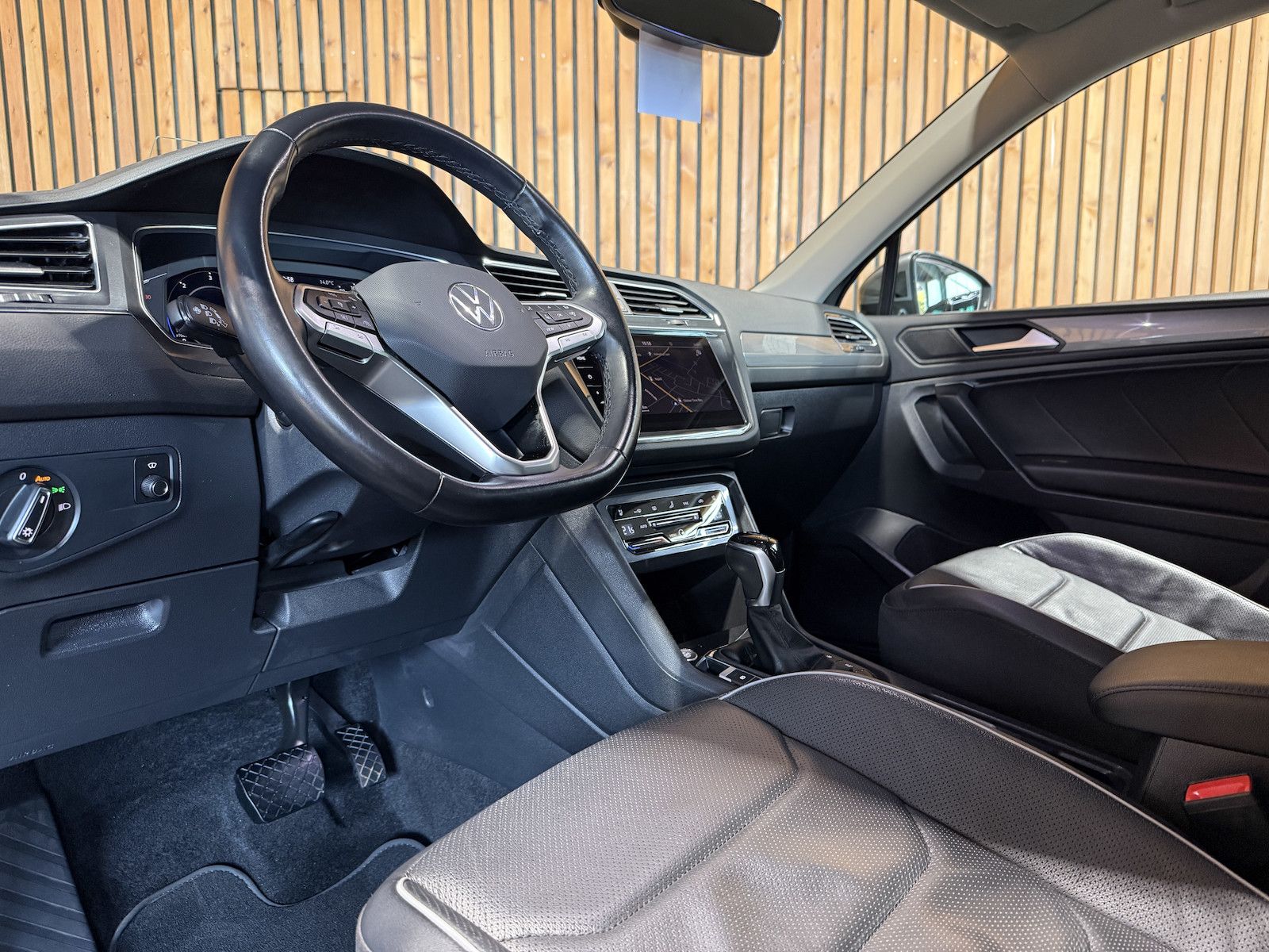 Fahrzeugabbildung Volkswagen Tiguan Allspace 2,0 TDI DSG *Navi*Kam*Matrix*AHK