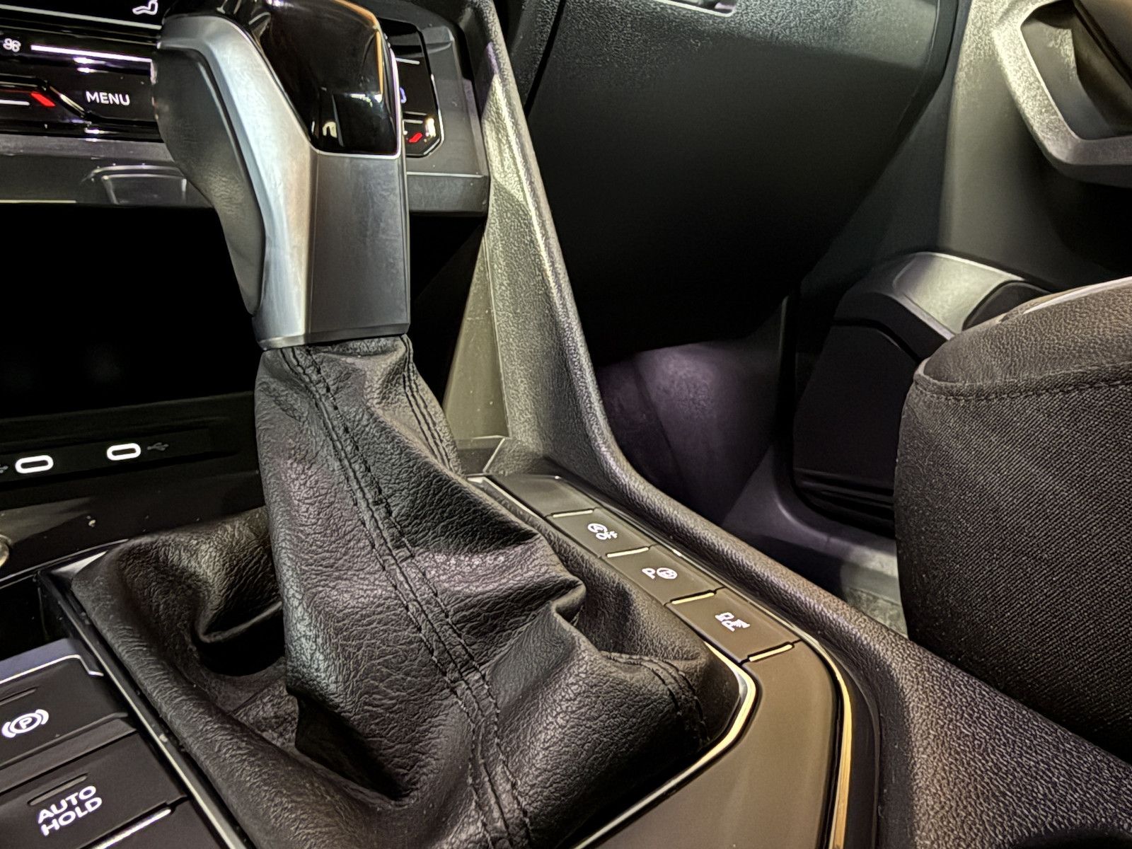 Fahrzeugabbildung Volkswagen Tiguan Allspace 2,0 TDI DSG *Navi*Kam*Matrix*AHK