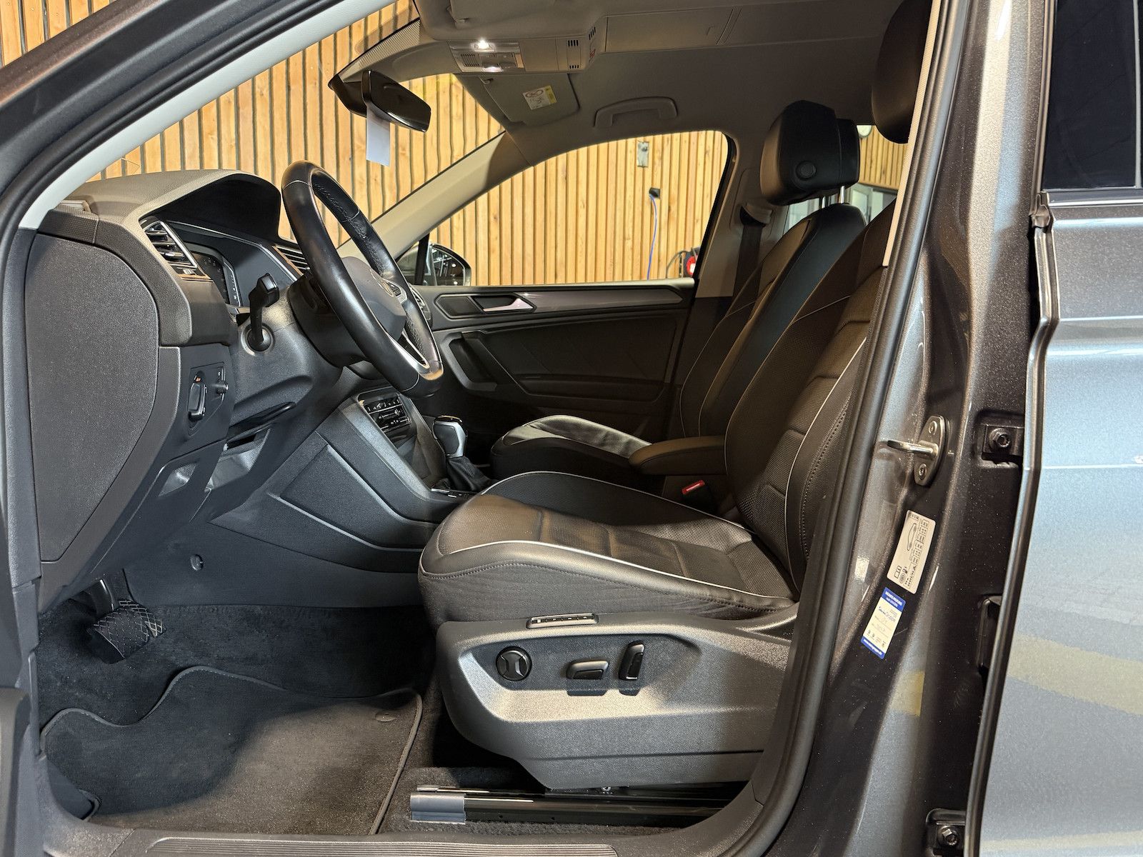 Fahrzeugabbildung Volkswagen Tiguan Allspace 2,0 TDI DSG *Navi*Kam*Matrix*AHK
