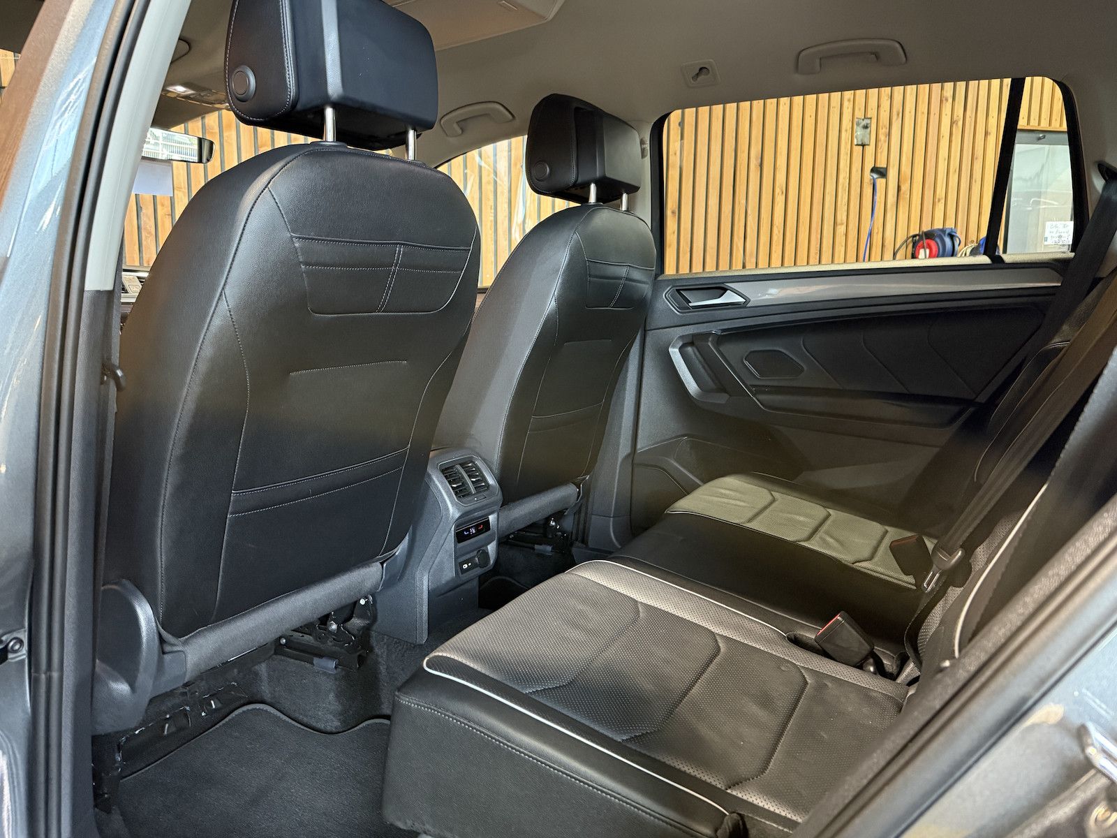 Fahrzeugabbildung Volkswagen Tiguan Allspace 2,0 TDI DSG *Navi*Kam*Matrix*AHK