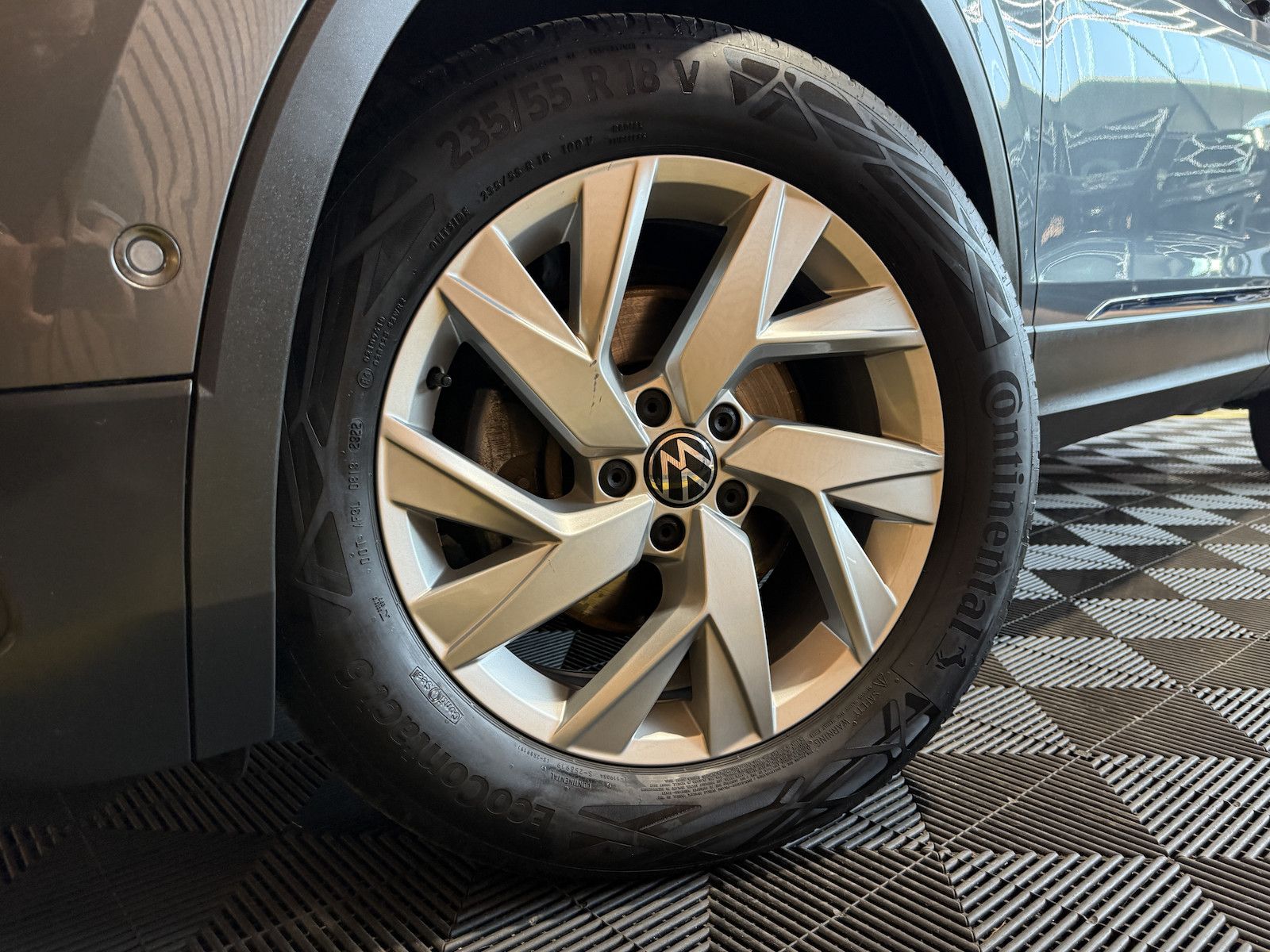 Fahrzeugabbildung Volkswagen Tiguan Allspace 2,0 TDI DSG *Navi*Kam*Matrix*AHK