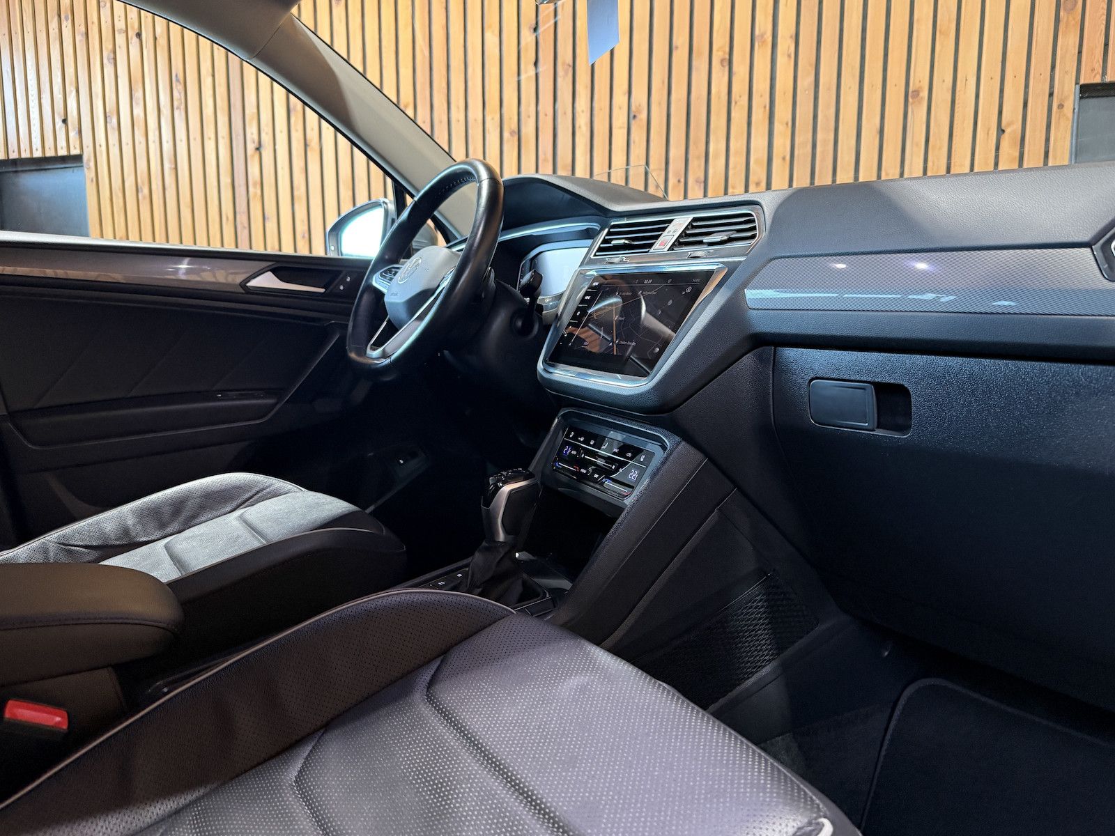 Fahrzeugabbildung Volkswagen Tiguan Allspace 2,0 TDI DSG *Navi*Kam*Matrix*AHK