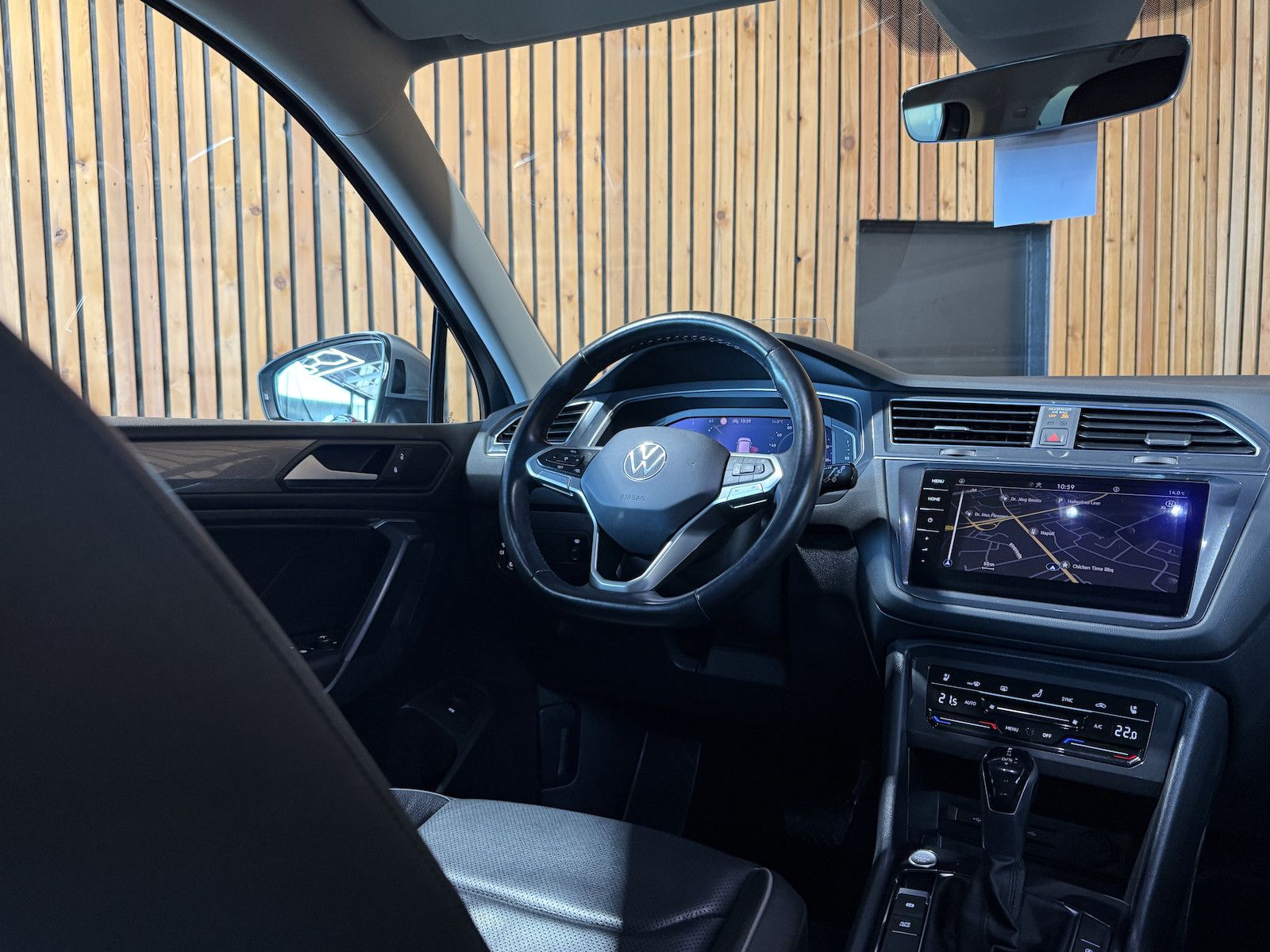 Fahrzeugabbildung Volkswagen Tiguan Allspace 2,0 TDI DSG *Navi*Kam*Matrix*AHK