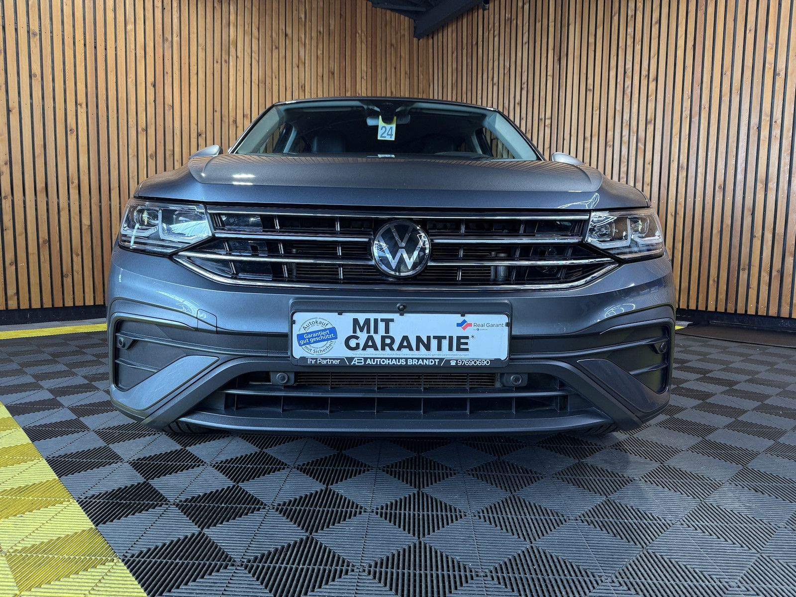 Fahrzeugabbildung Volkswagen Tiguan Allspace 2,0 TDI DSG *Navi*Kam*Matrix*AHK