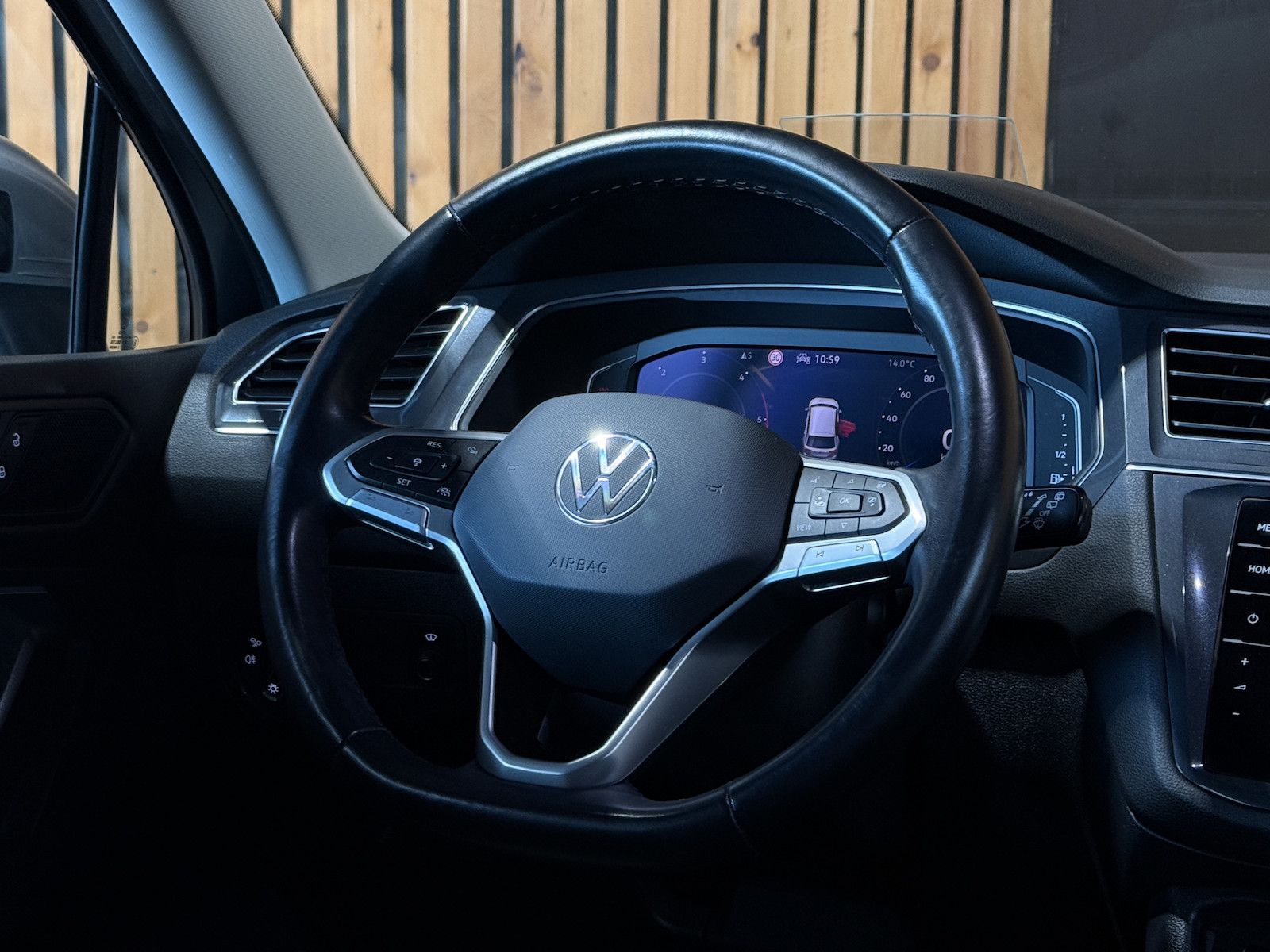 Fahrzeugabbildung Volkswagen Tiguan Allspace 2,0 TDI DSG *Navi*Kam*Matrix*AHK