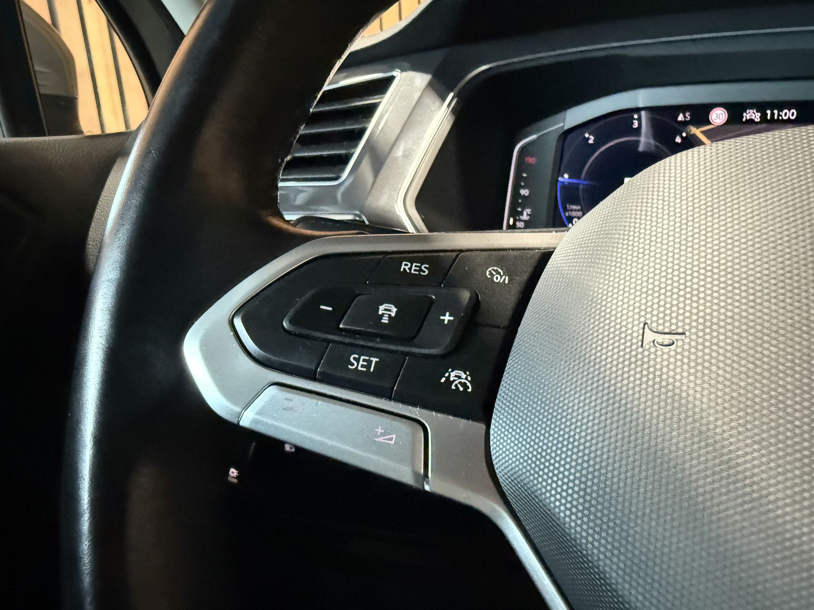 Fahrzeugabbildung Volkswagen Tiguan Allspace 2,0 TDI DSG *Navi*Kam*Matrix*AHK