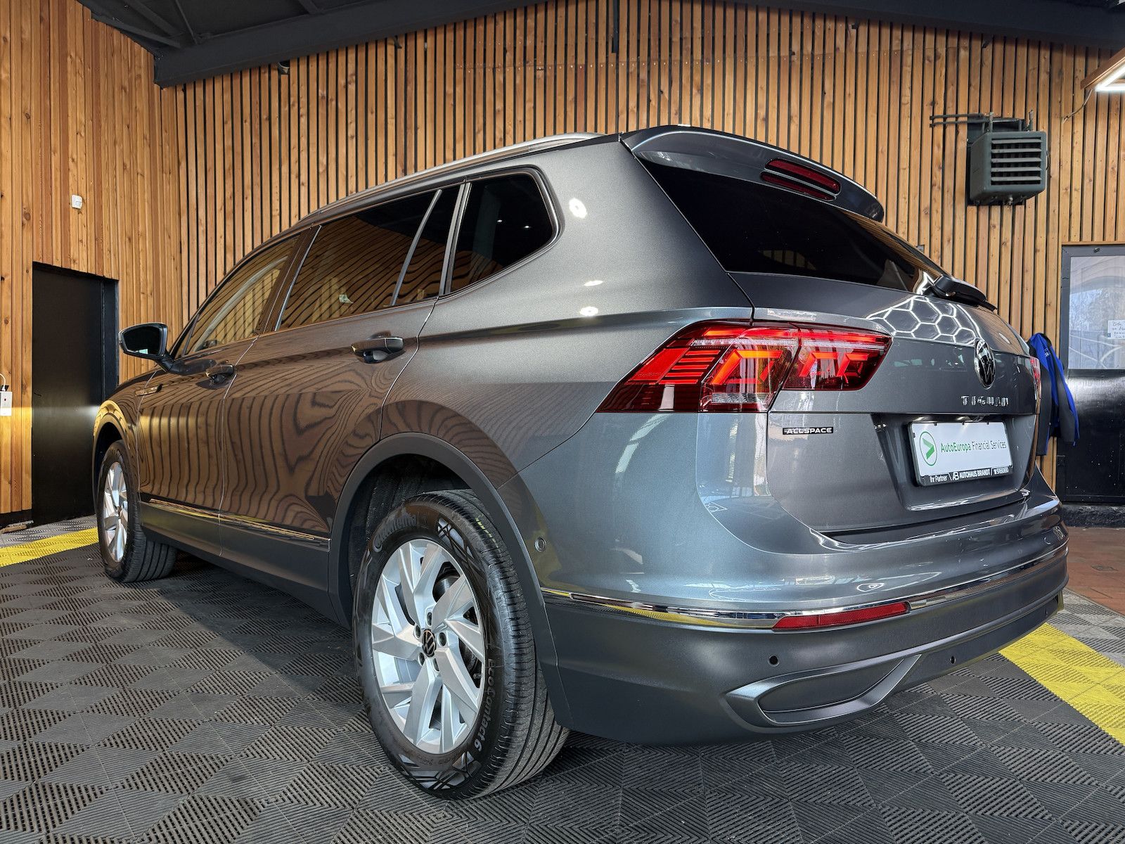 Fahrzeugabbildung Volkswagen Tiguan Allspace 2,0 TDI DSG *Navi*Kam*Matrix*AHK