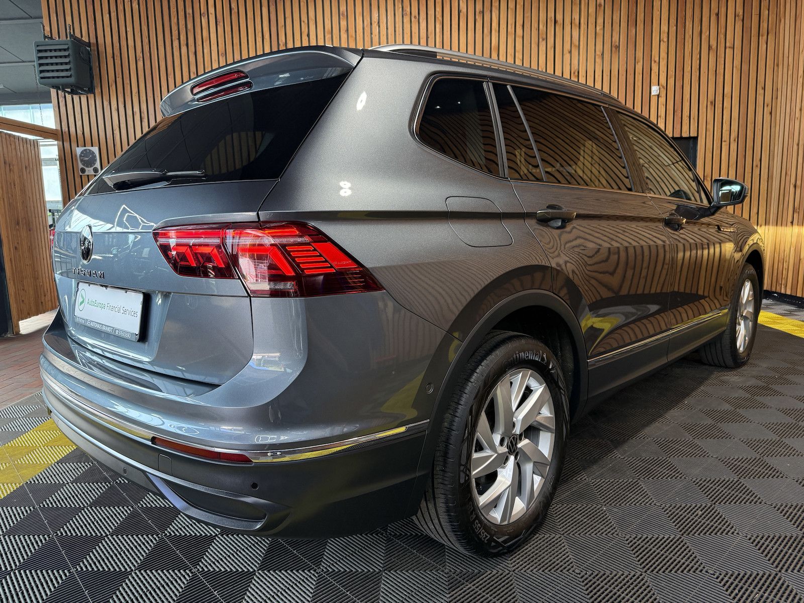 Fahrzeugabbildung Volkswagen Tiguan Allspace 2,0 TDI DSG *Navi*Kam*Matrix*AHK