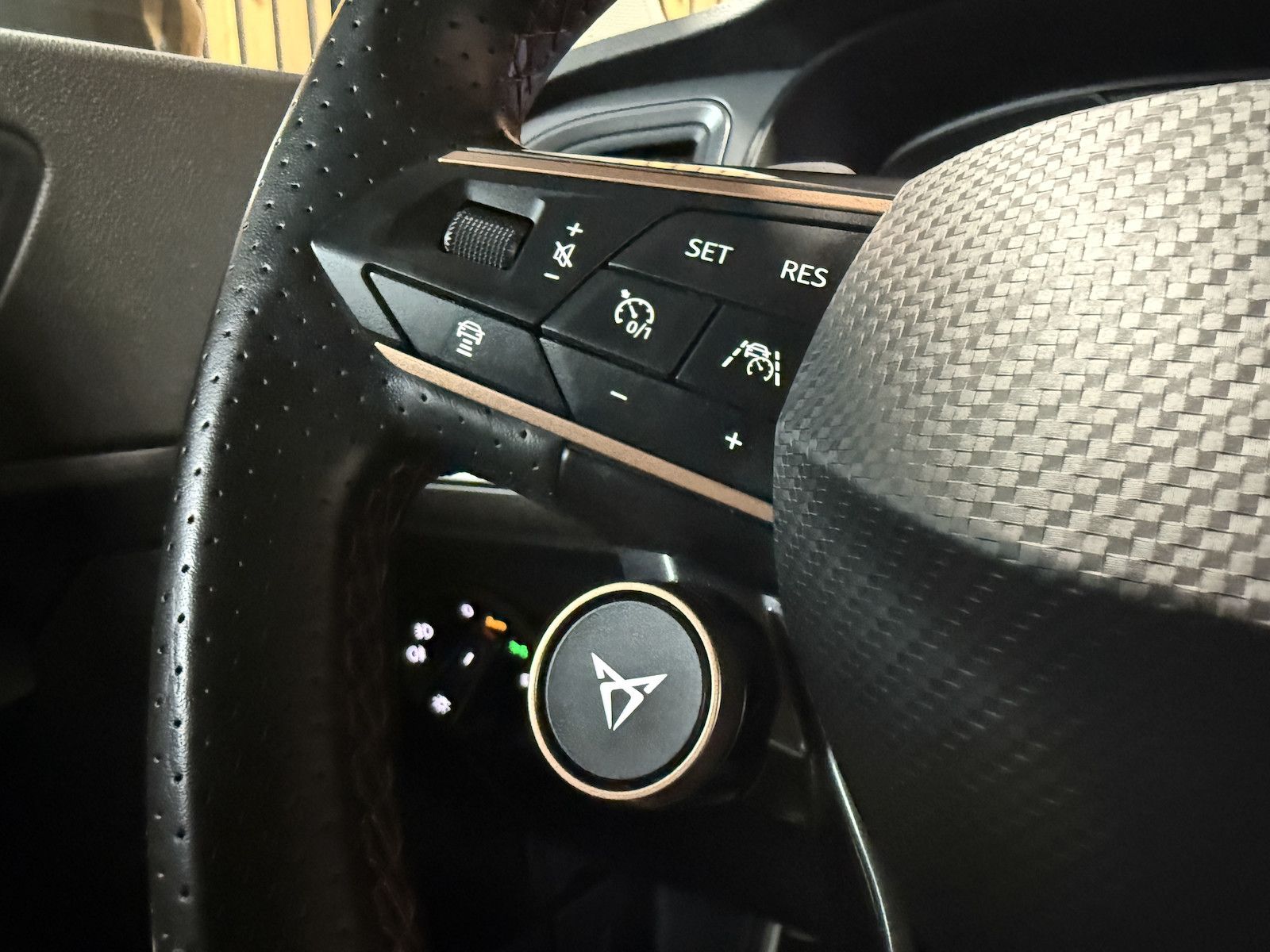 Fahrzeugabbildung CUPRA Ateca 1,5 TSI *Navi*LED*360°*Virtual*AHK*ACC